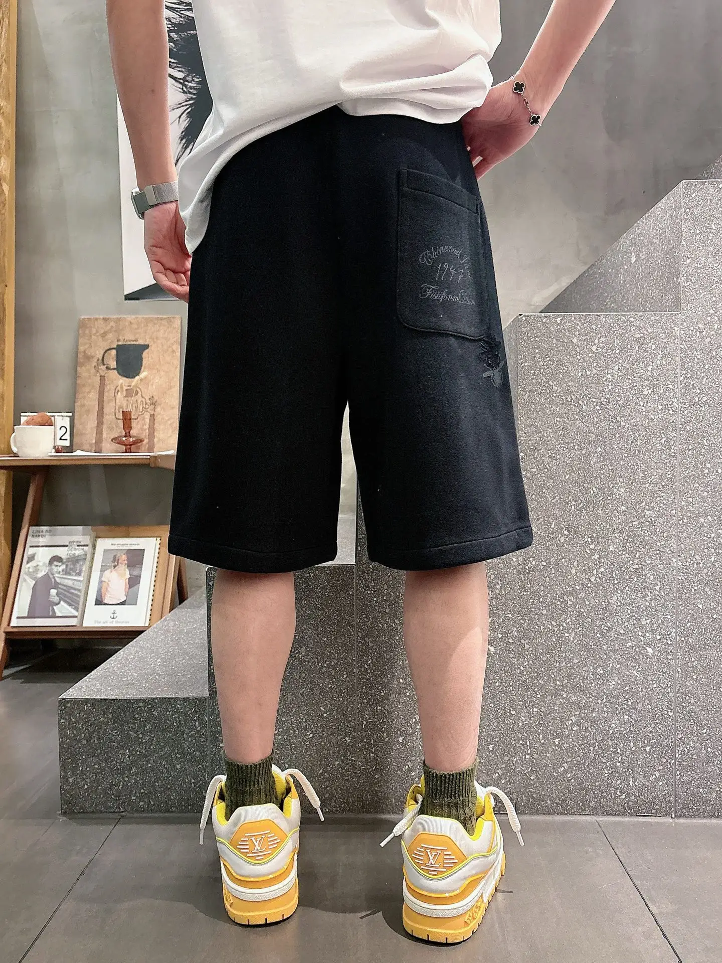 Logo Embroidered Cotton-Blend Shorts D21012451 — view 5