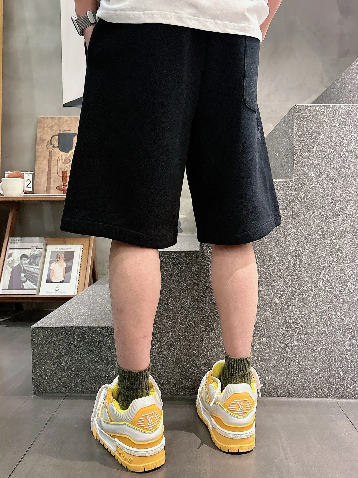 Logo Embroidered Cotton-Blend Shorts D21012451 — view 7