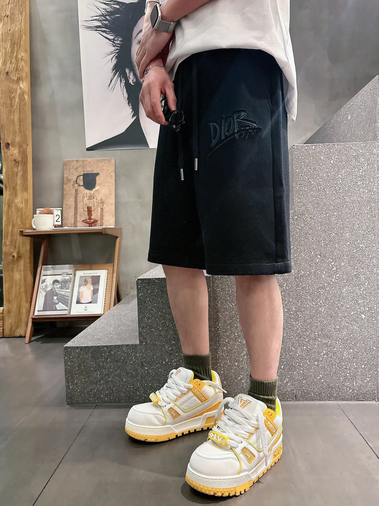 Logo Embroidered Cotton-Blend Shorts D21012451 — view 8