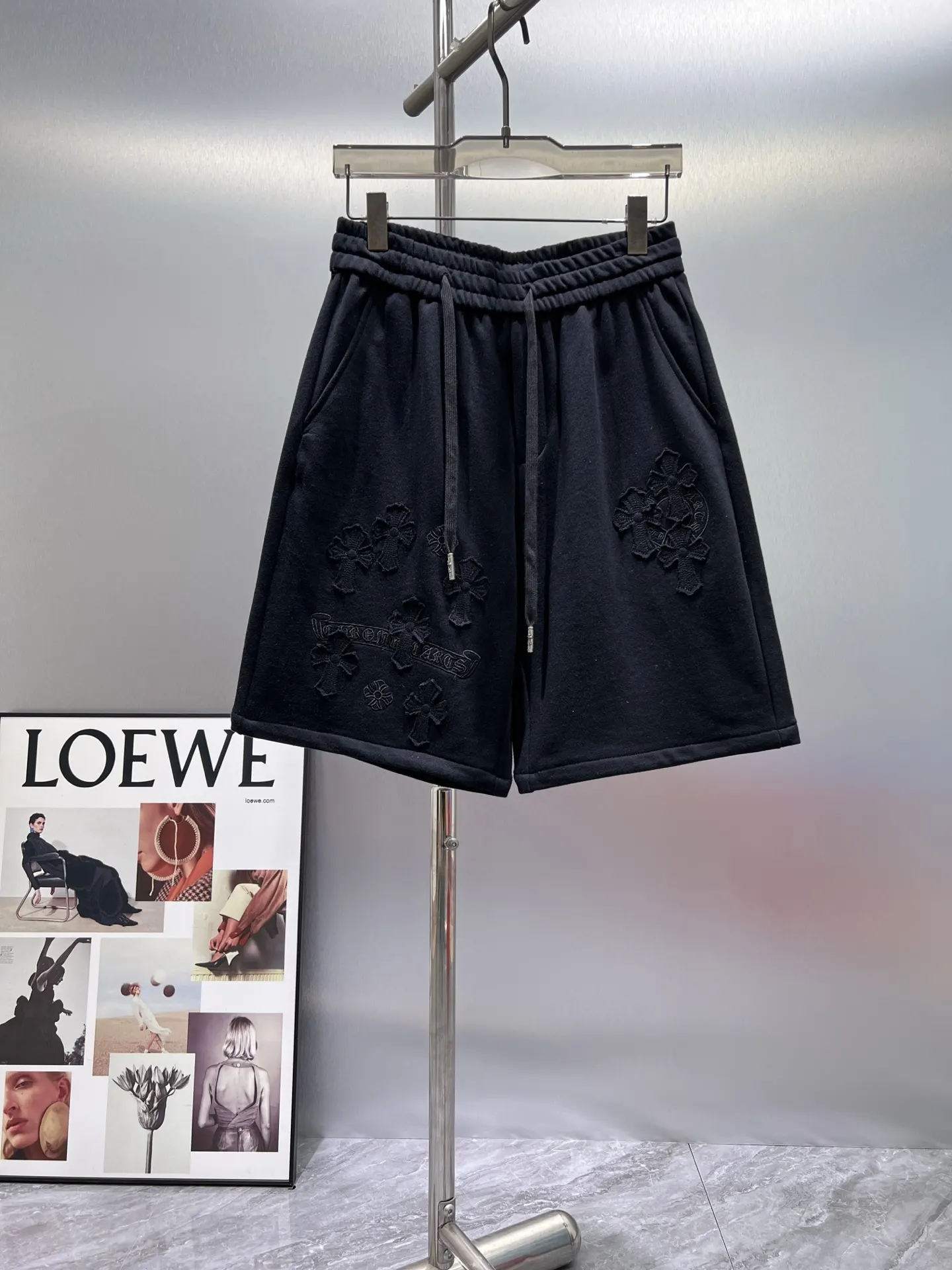 Embroidered Logo Drawstring Shorts D21012421