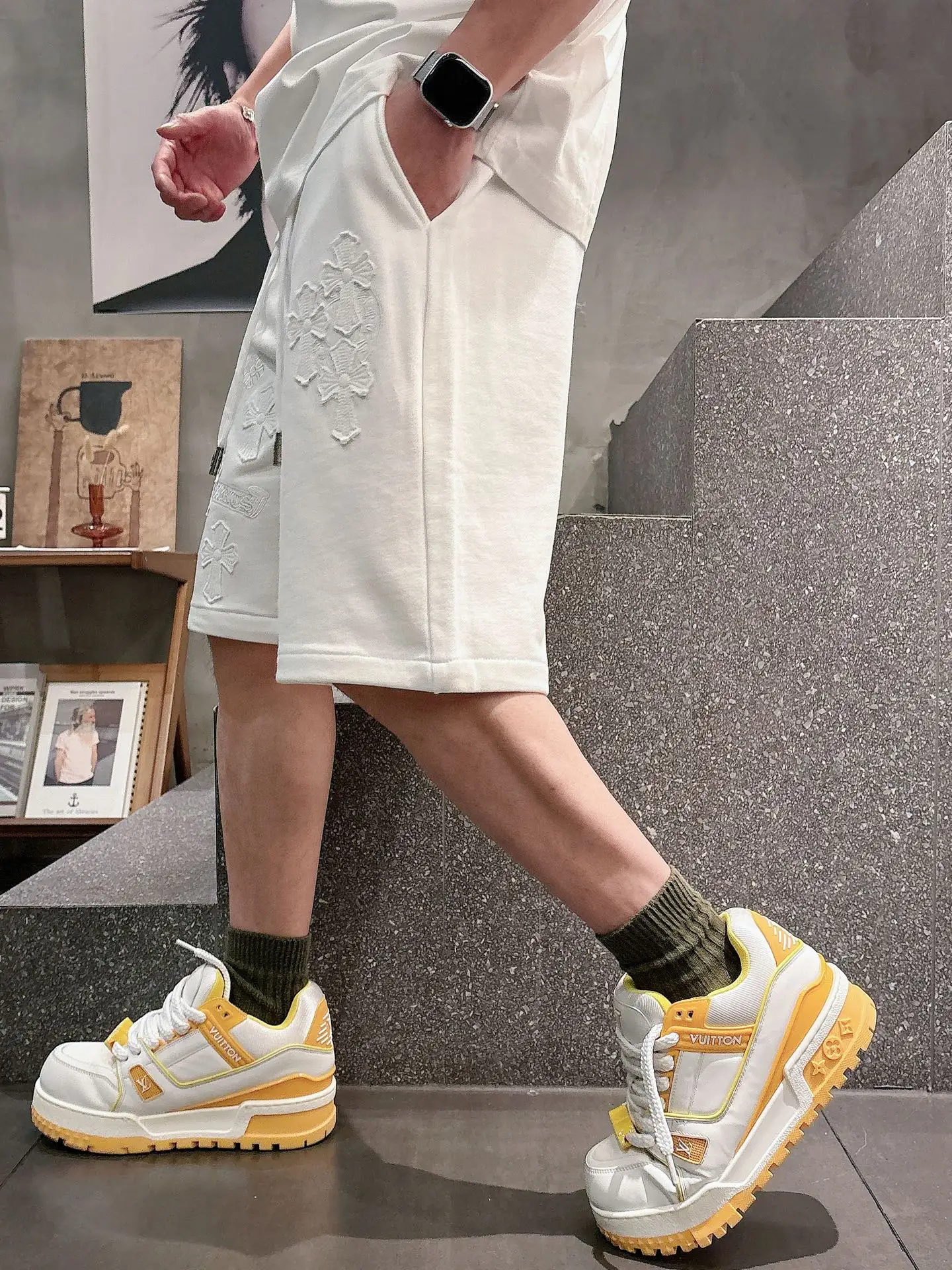 Embroidered Cross Patch Sweat Shorts D21012442 — view 5