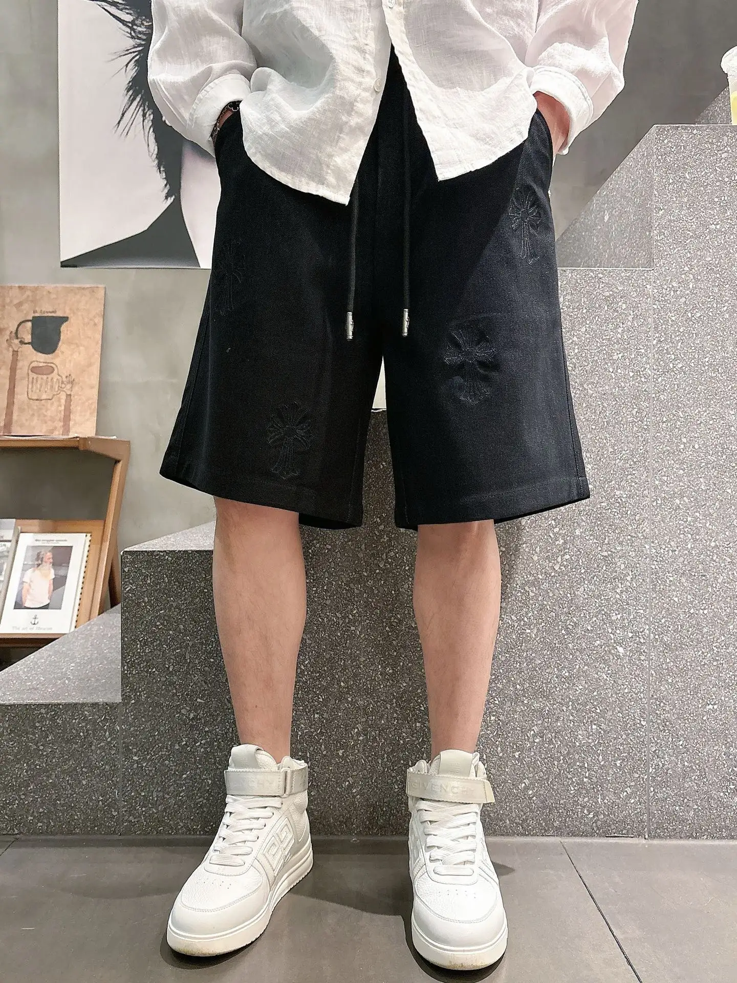 Embroidered Logo Denim Shorts D18011439