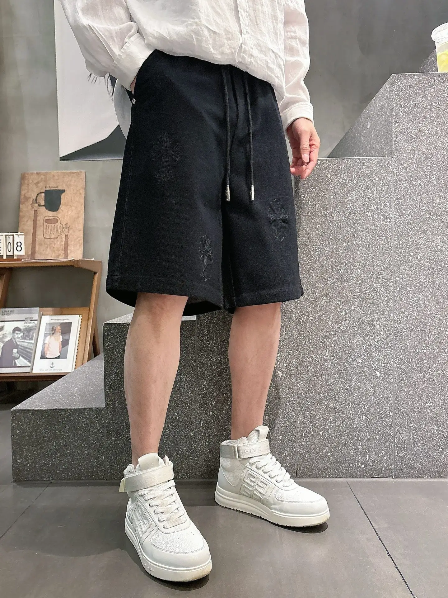 Embroidered Logo Denim Shorts D18011439 — view 2
