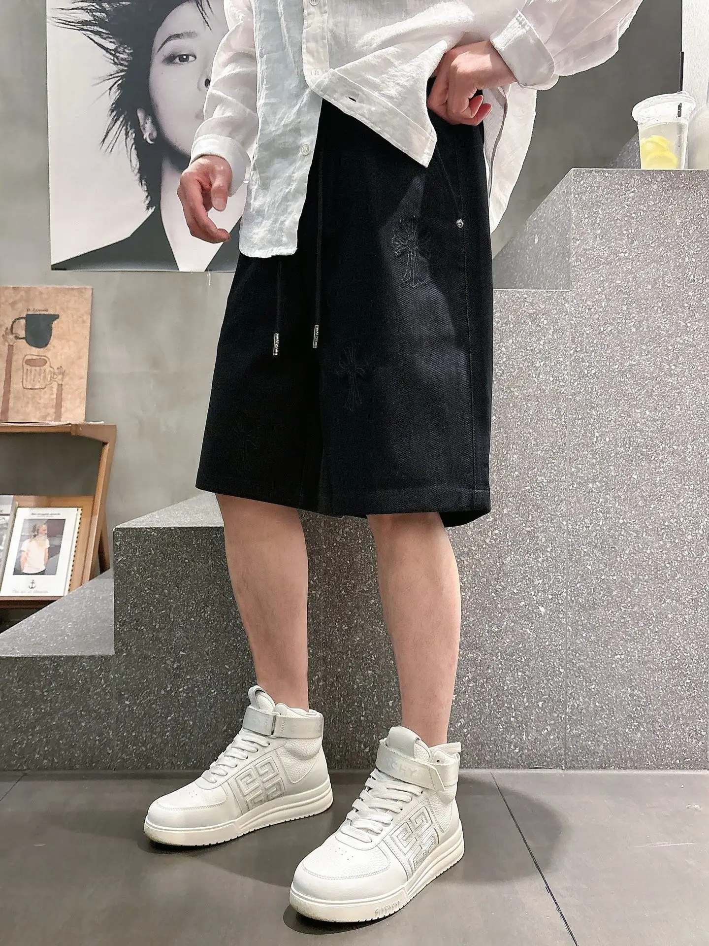 Embroidered Logo Denim Shorts D18011439 — view 3