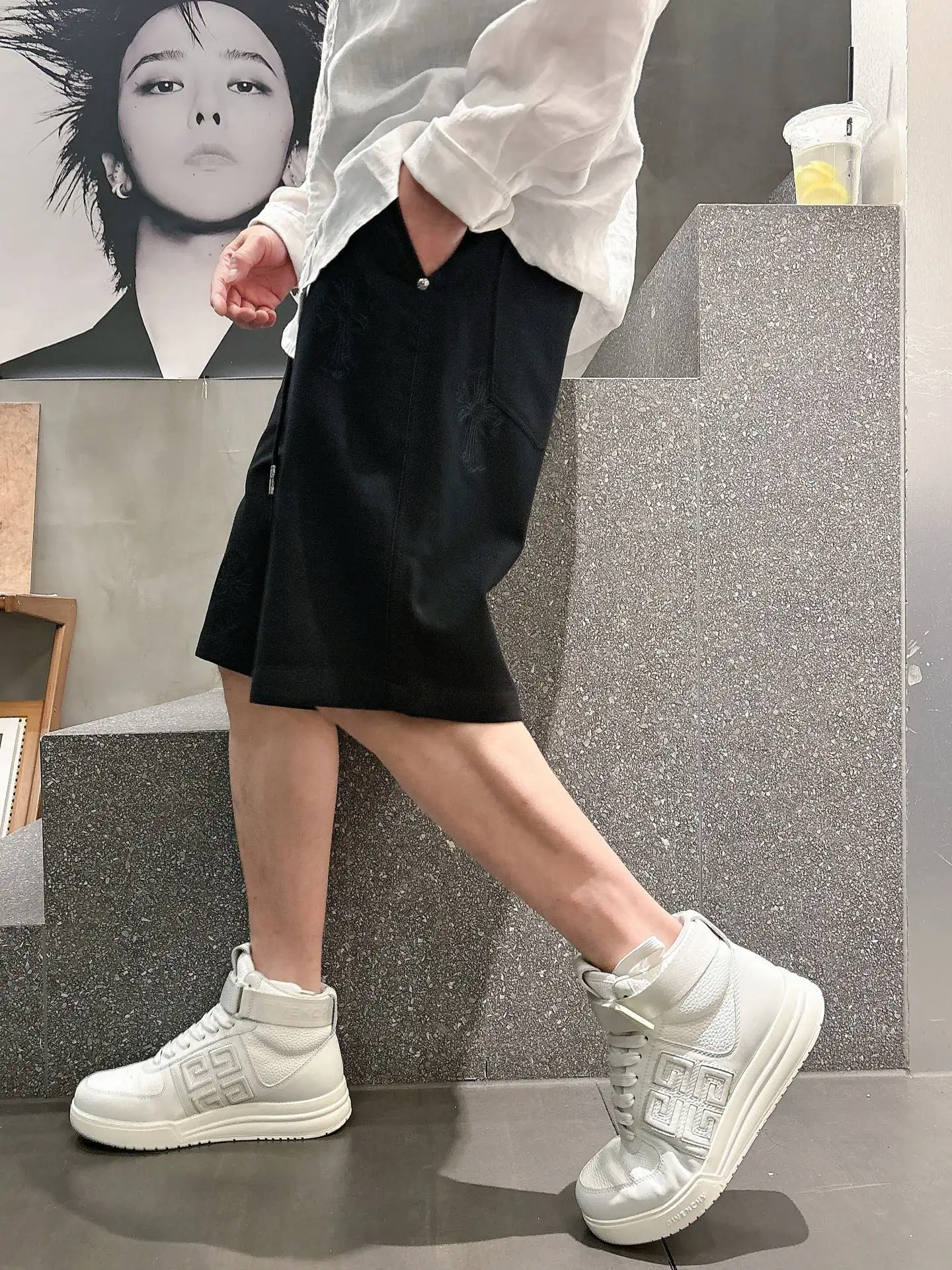 Embroidered Logo Denim Shorts D18011439 — view 4