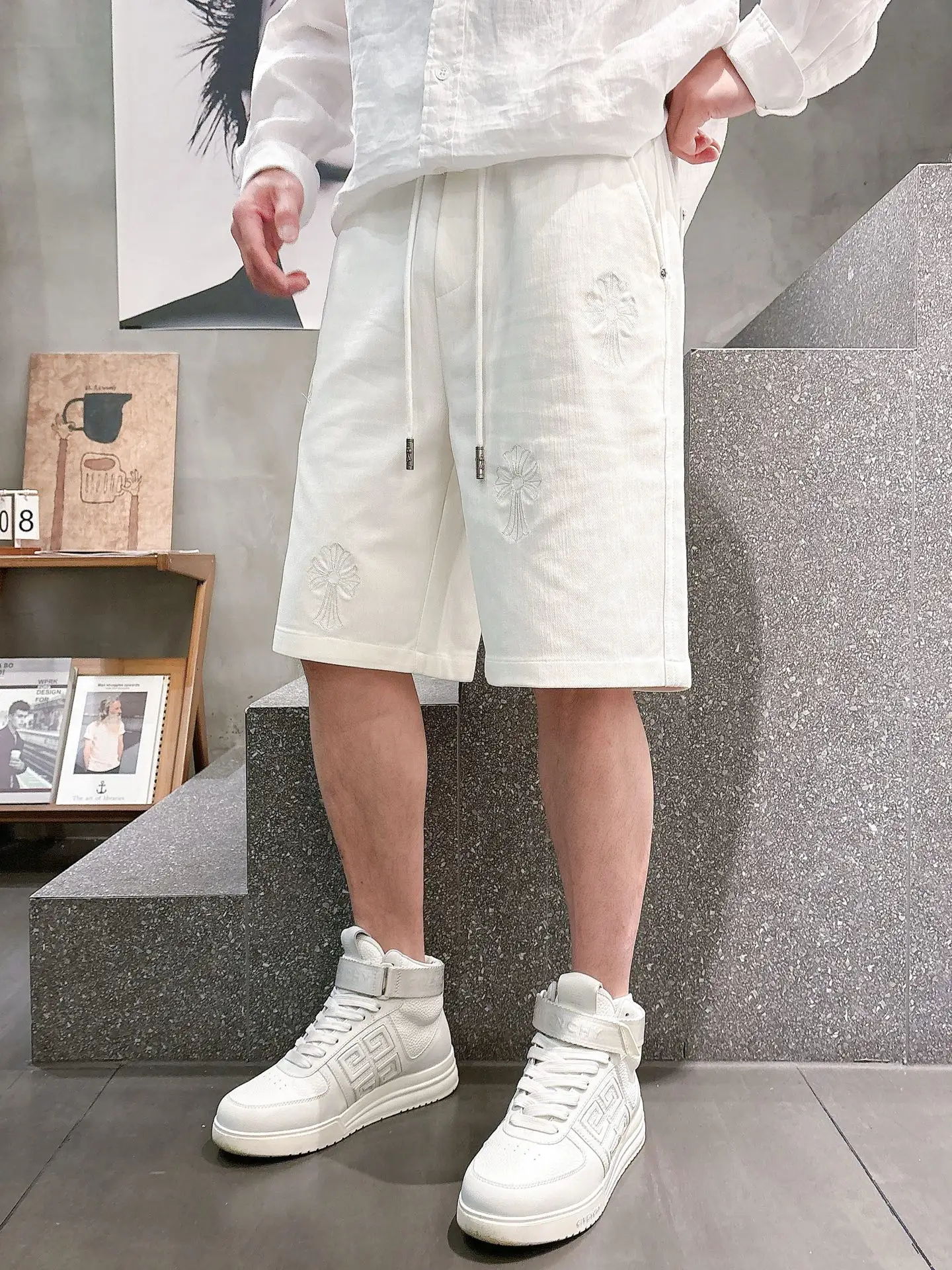 Embroidered Logo Denim Shorts D18011438