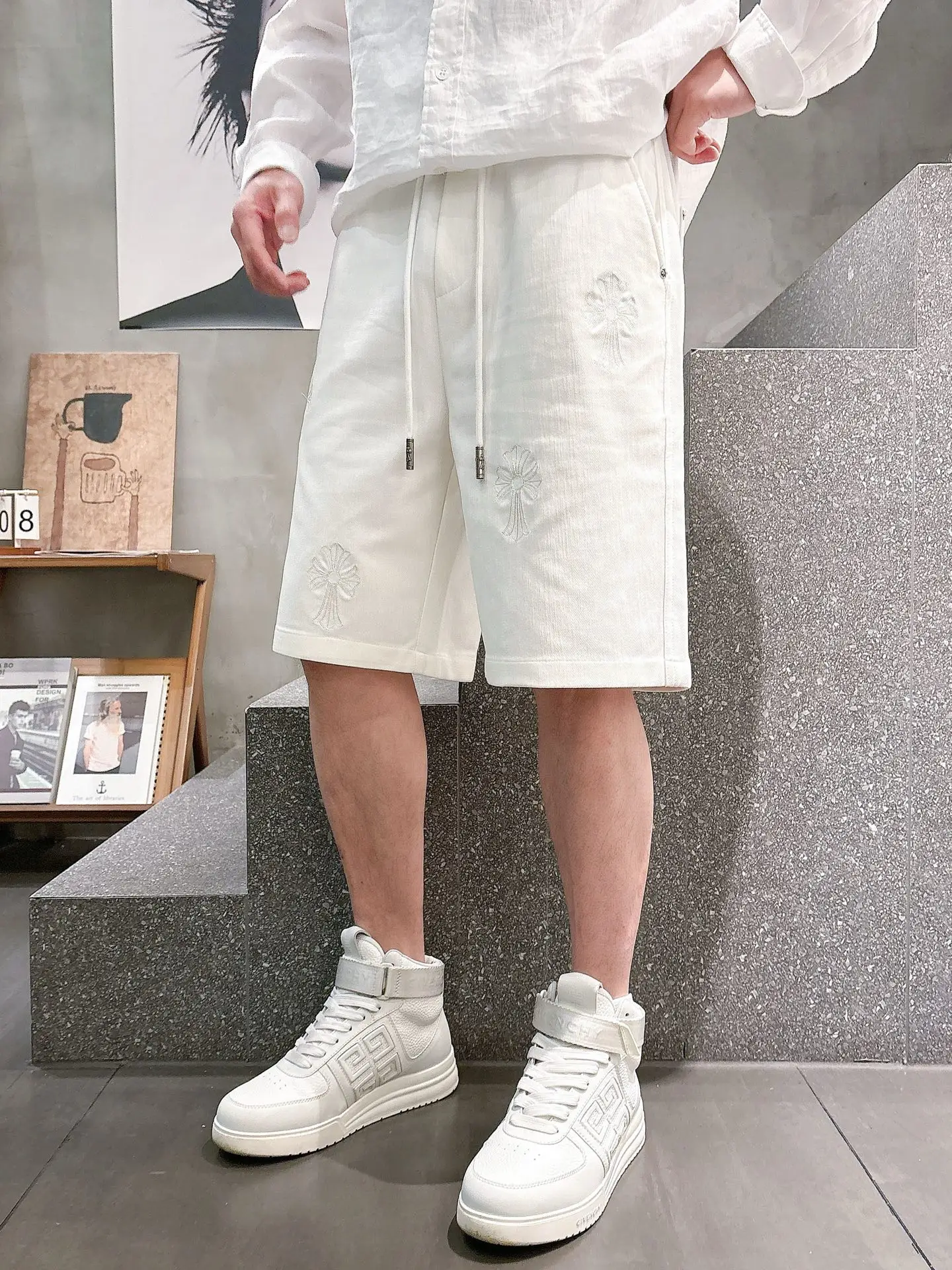Embroidered Logo Denim Shorts D18011438