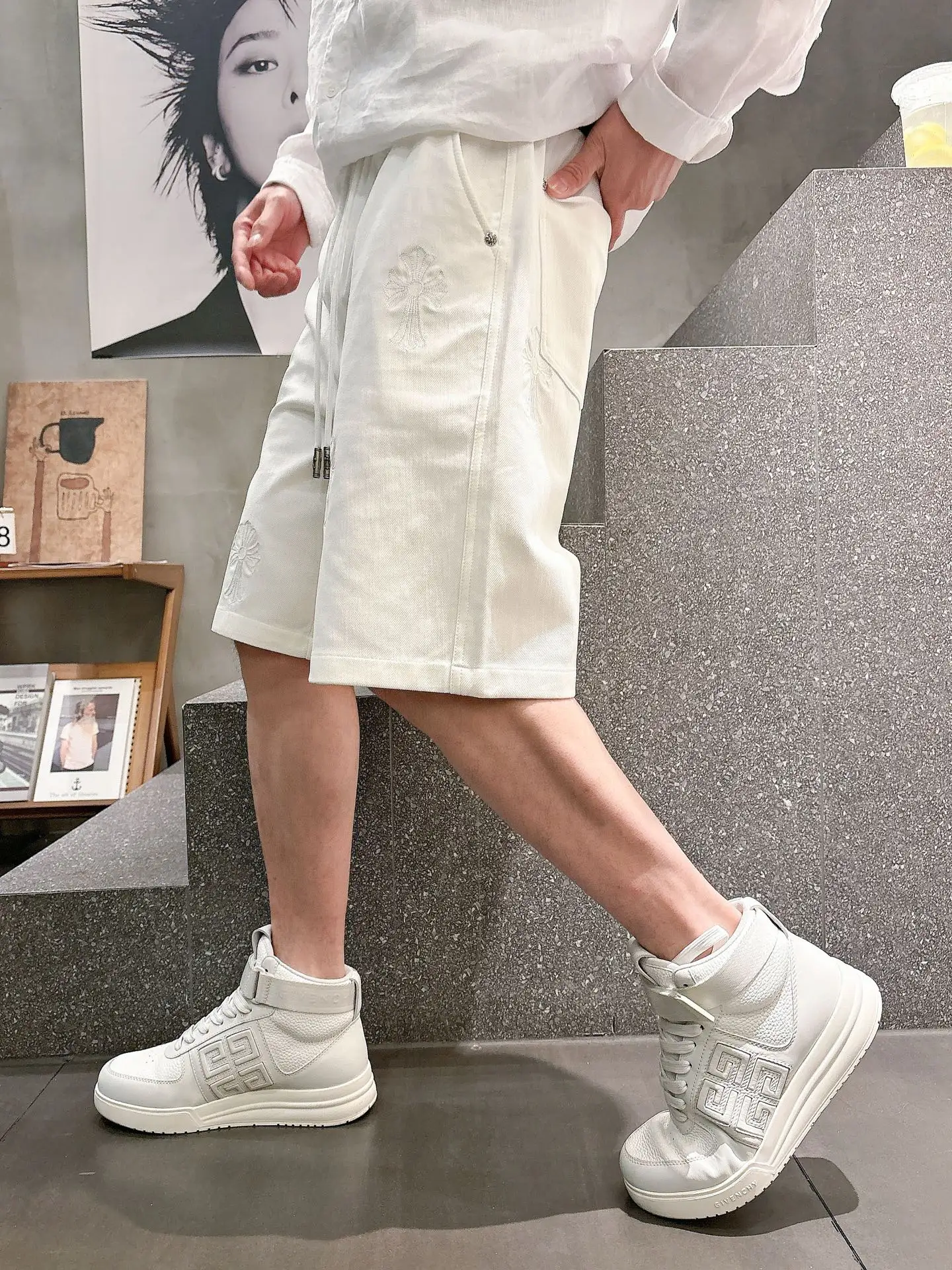 Embroidered Logo Denim Shorts D18011438 — view 2