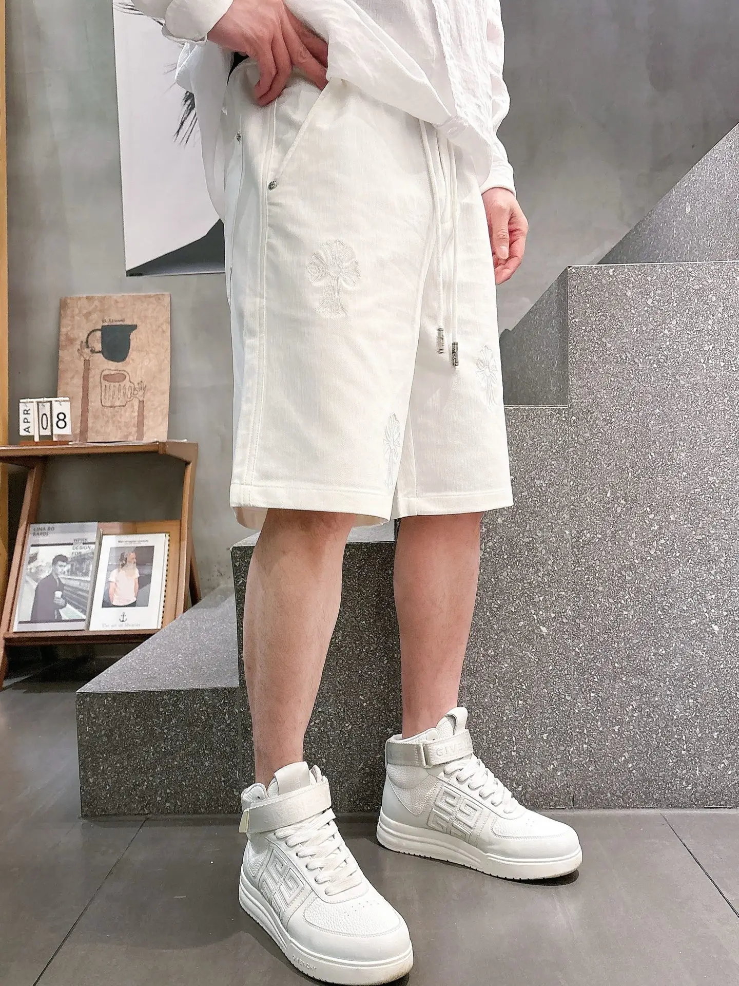 Embroidered Logo Denim Shorts D18011438 — view 6