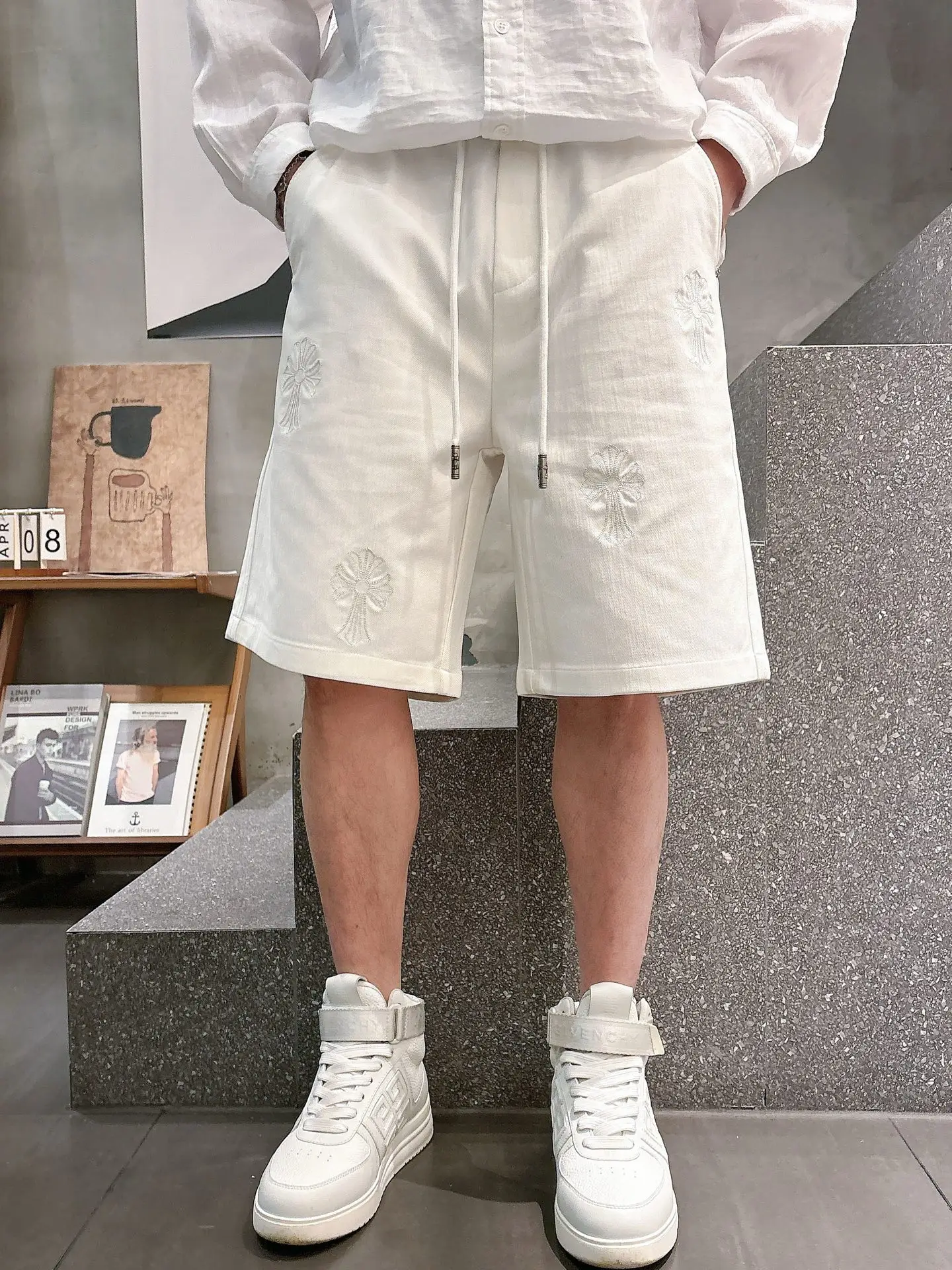 Embroidered Logo Denim Shorts D18011438 — view 7