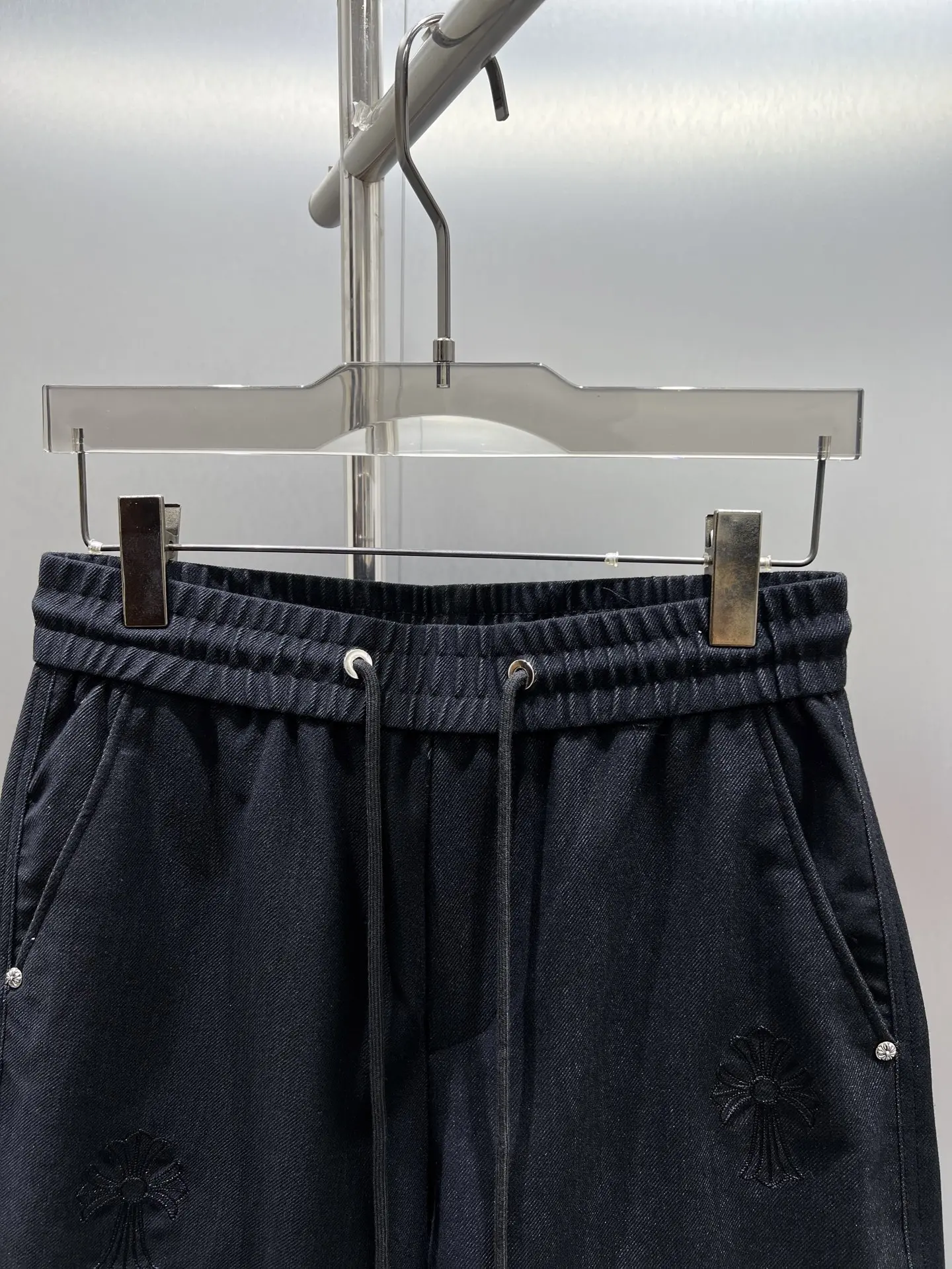 Embroidered Logo Denim Drawstring Shorts D21012409 — view 3