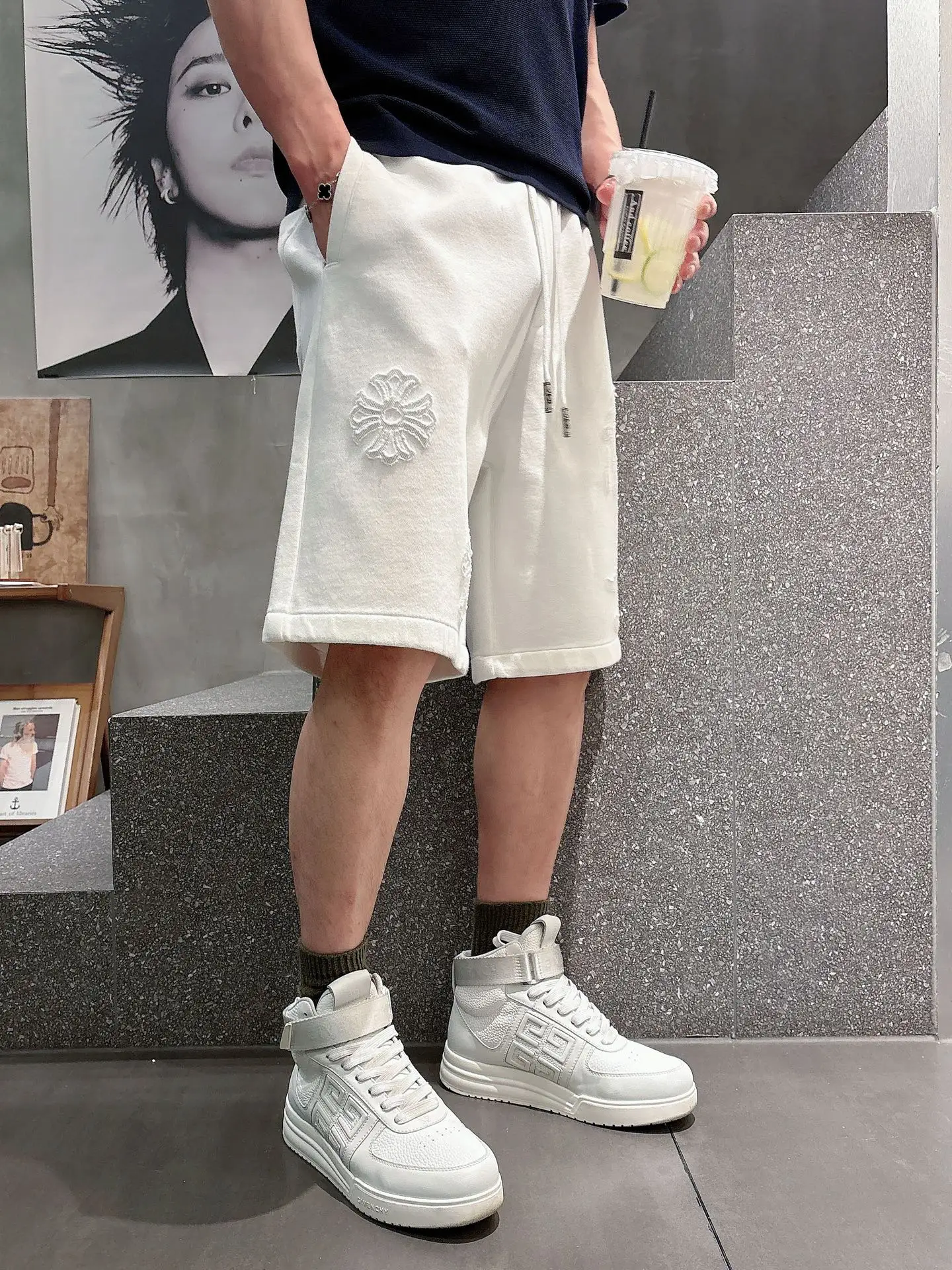 Embroidered Logo Casual Shorts D18011434 — view 2