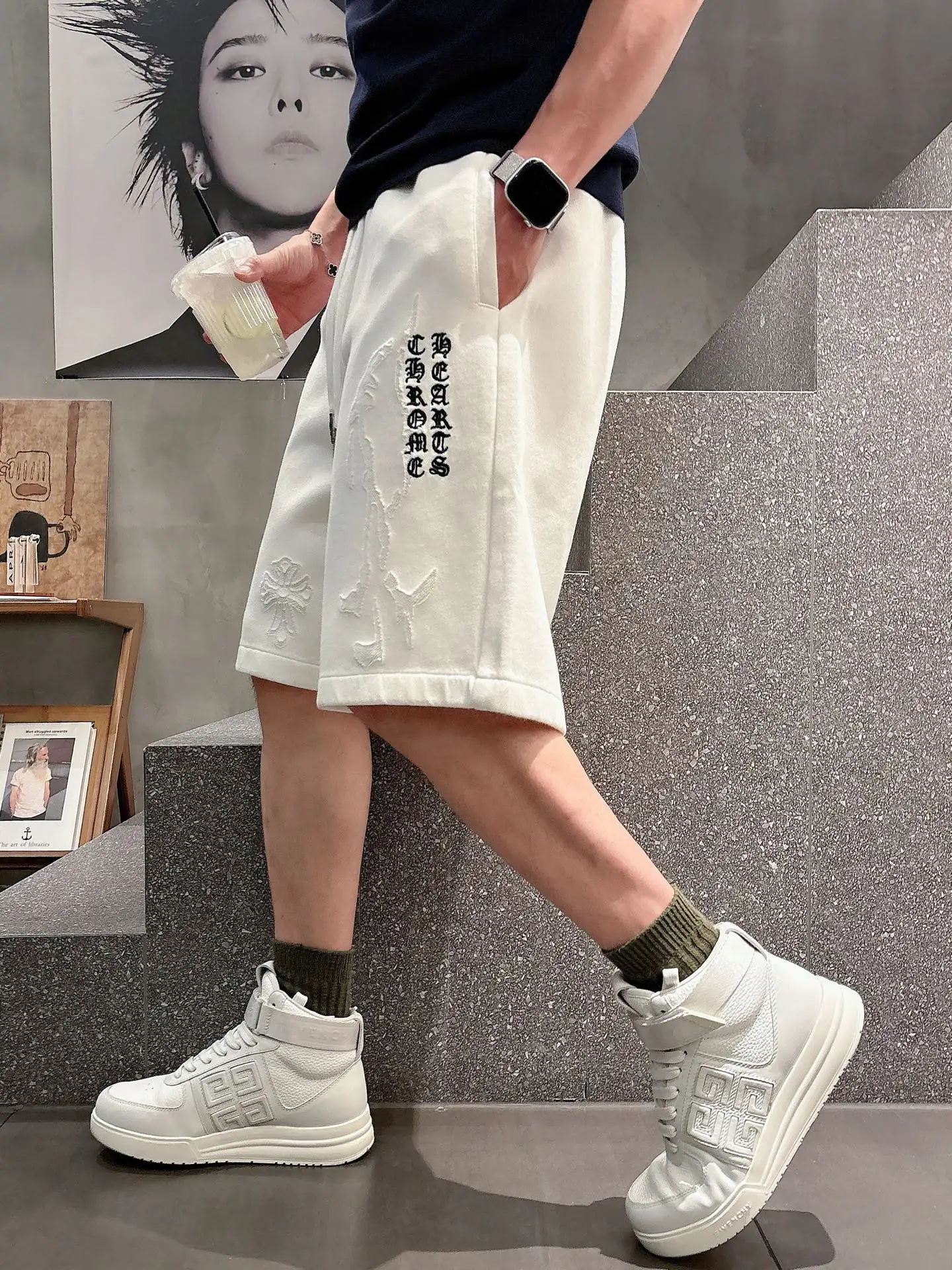 Embroidered Logo Casual Shorts D18011434 — view 4