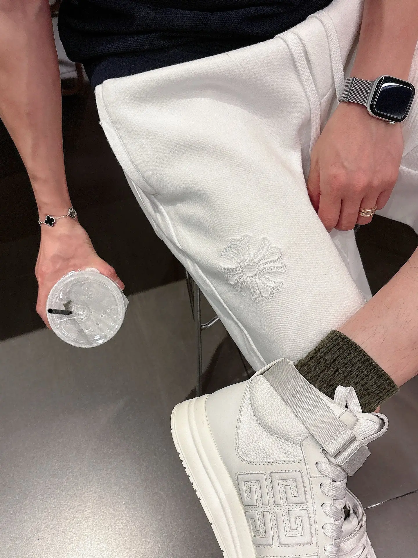 Embroidered Logo Casual Shorts D18011434 — view 9
