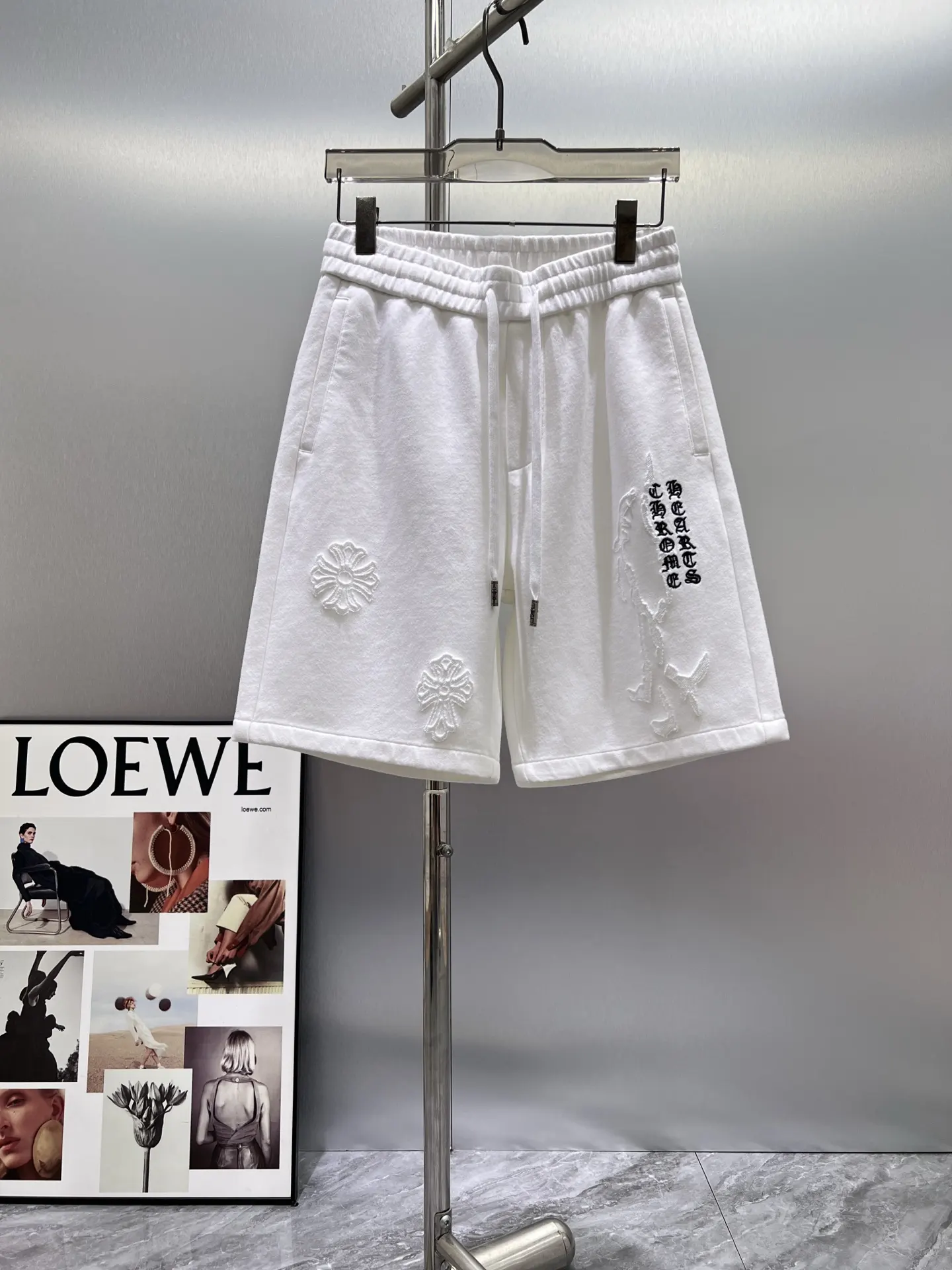Embroidered Logo Drawstring Shorts D21012404