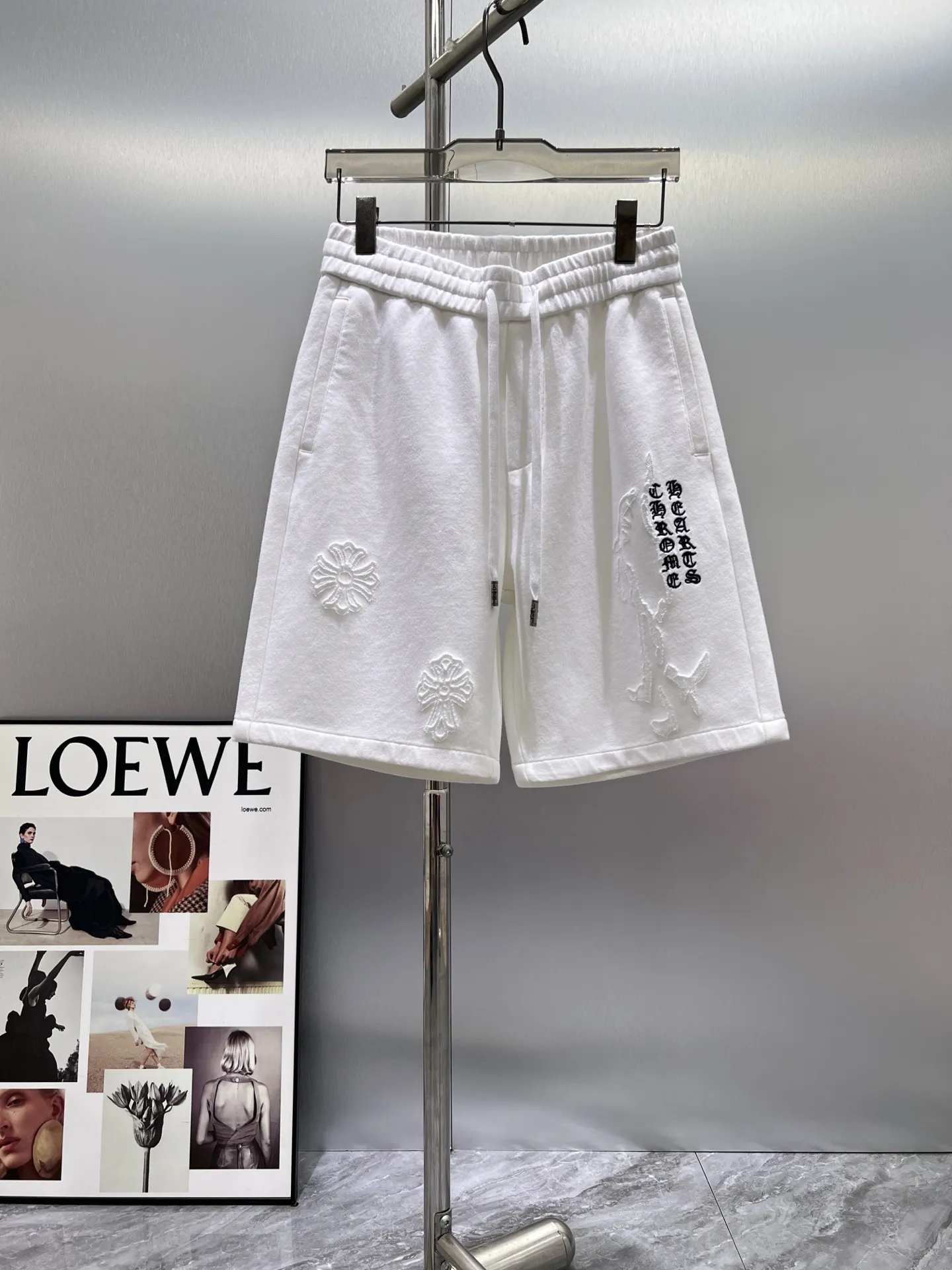 Embroidered Logo Drawstring Shorts D21012404