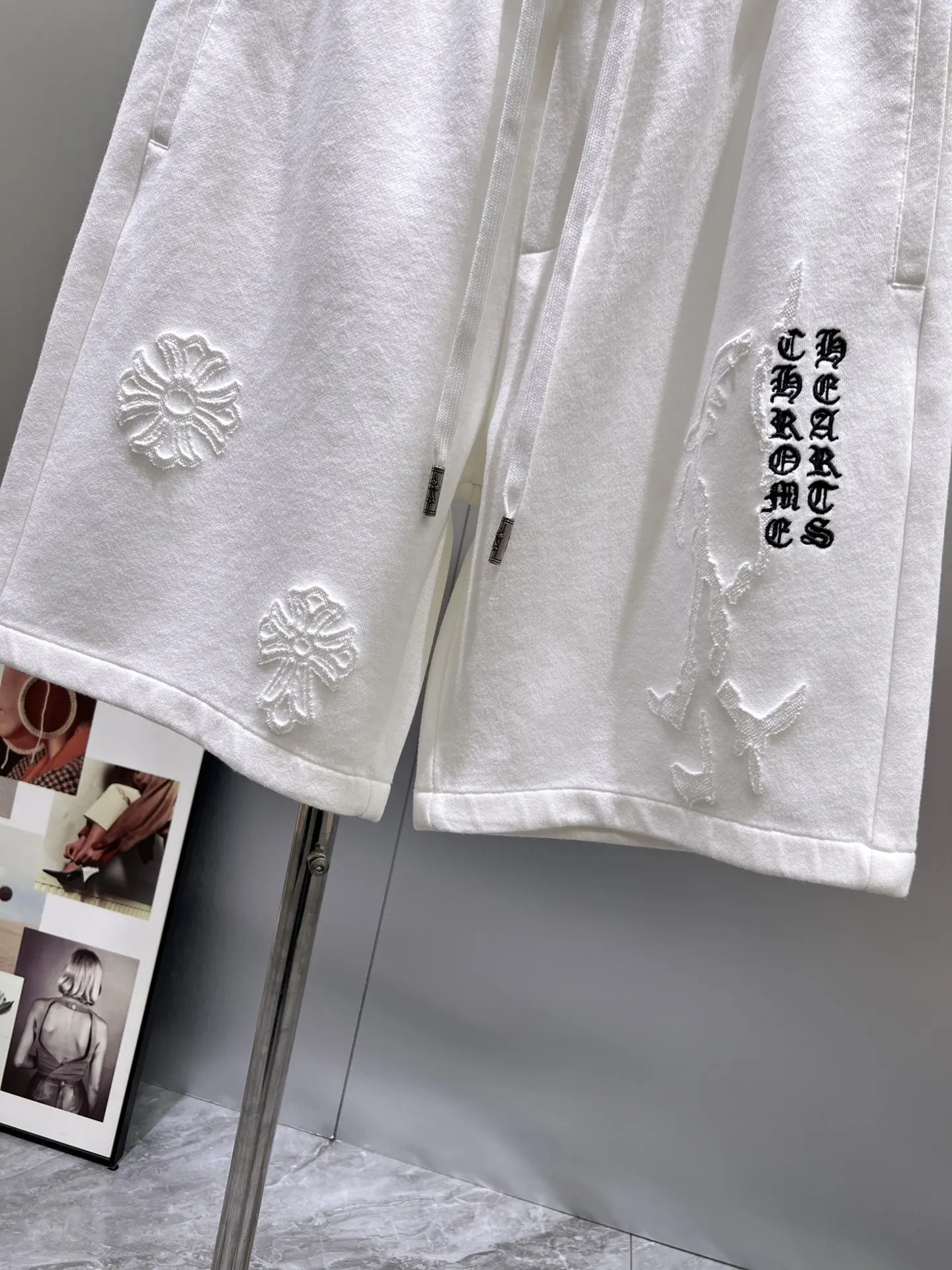 Embroidered Logo Drawstring Shorts D21012404 — view 5
