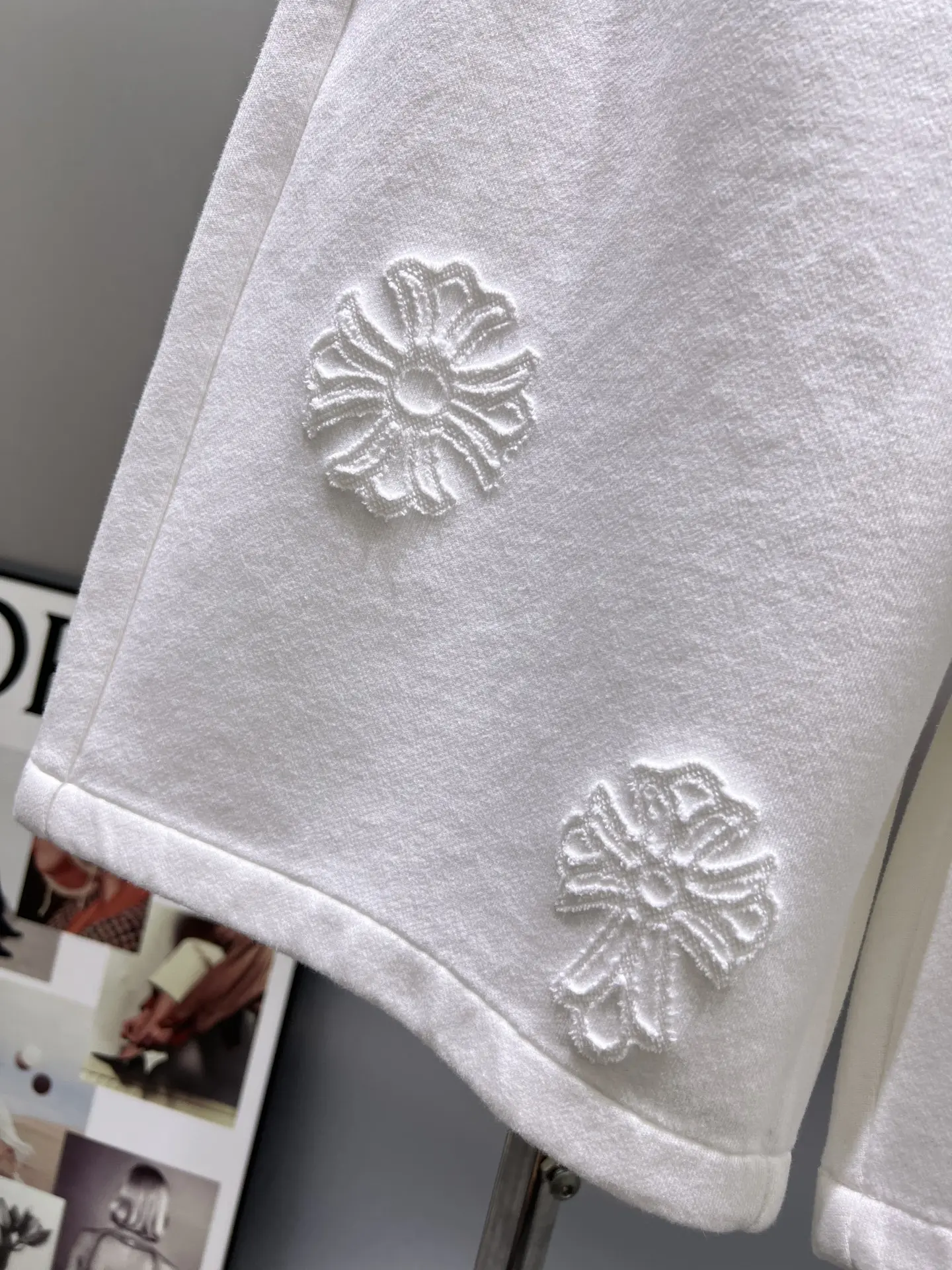 Embroidered Logo Drawstring Shorts D21012404 — view 6