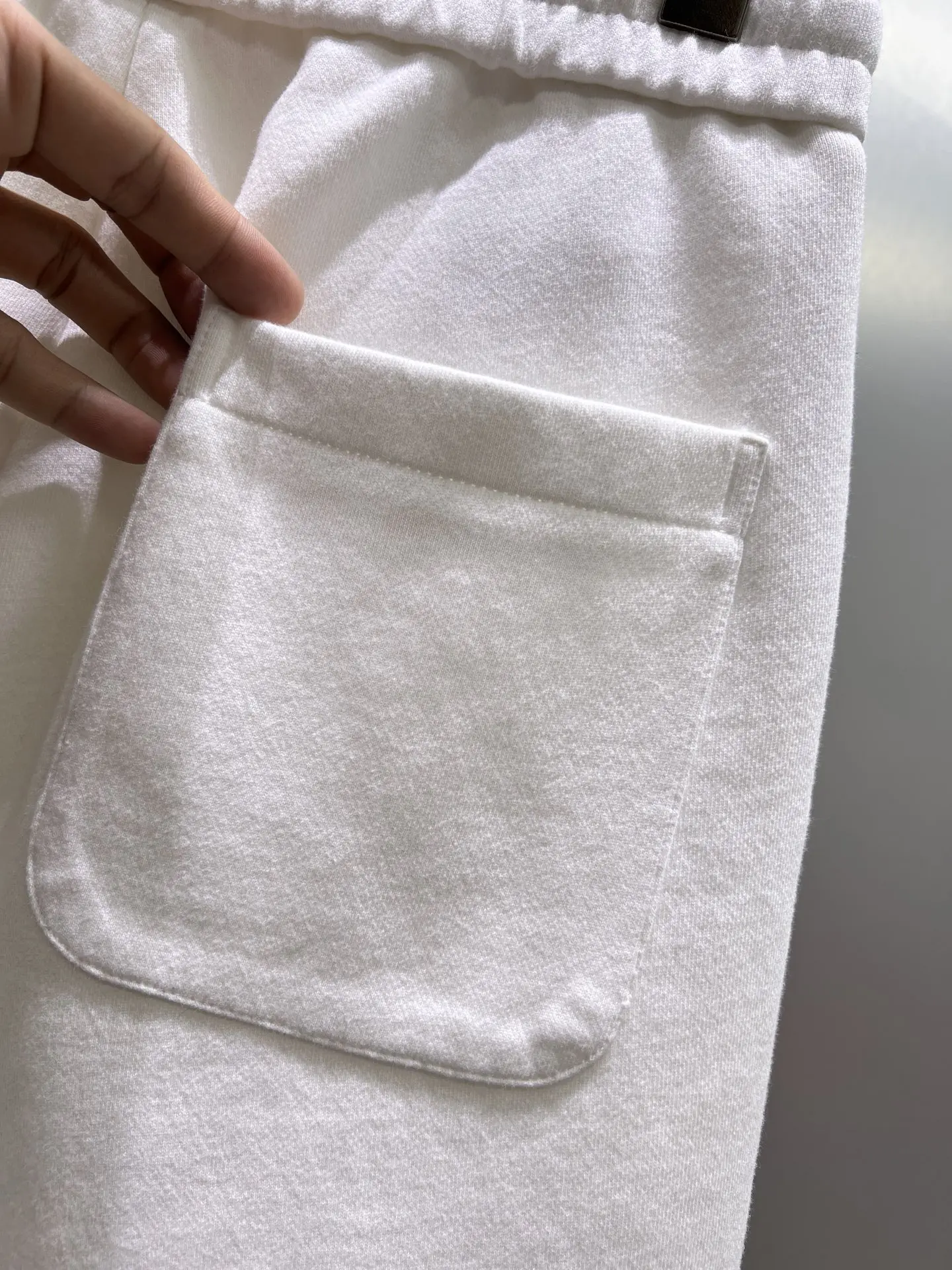 Embroidered Logo Drawstring Shorts D21012404 — view 8