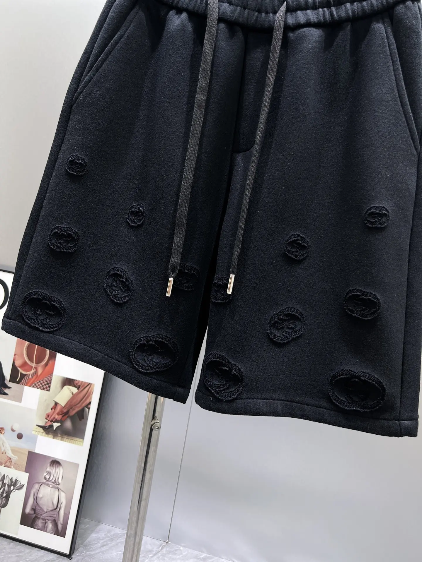 Laser-Cut Logo Drawstring Shorts D21012403 — view 6