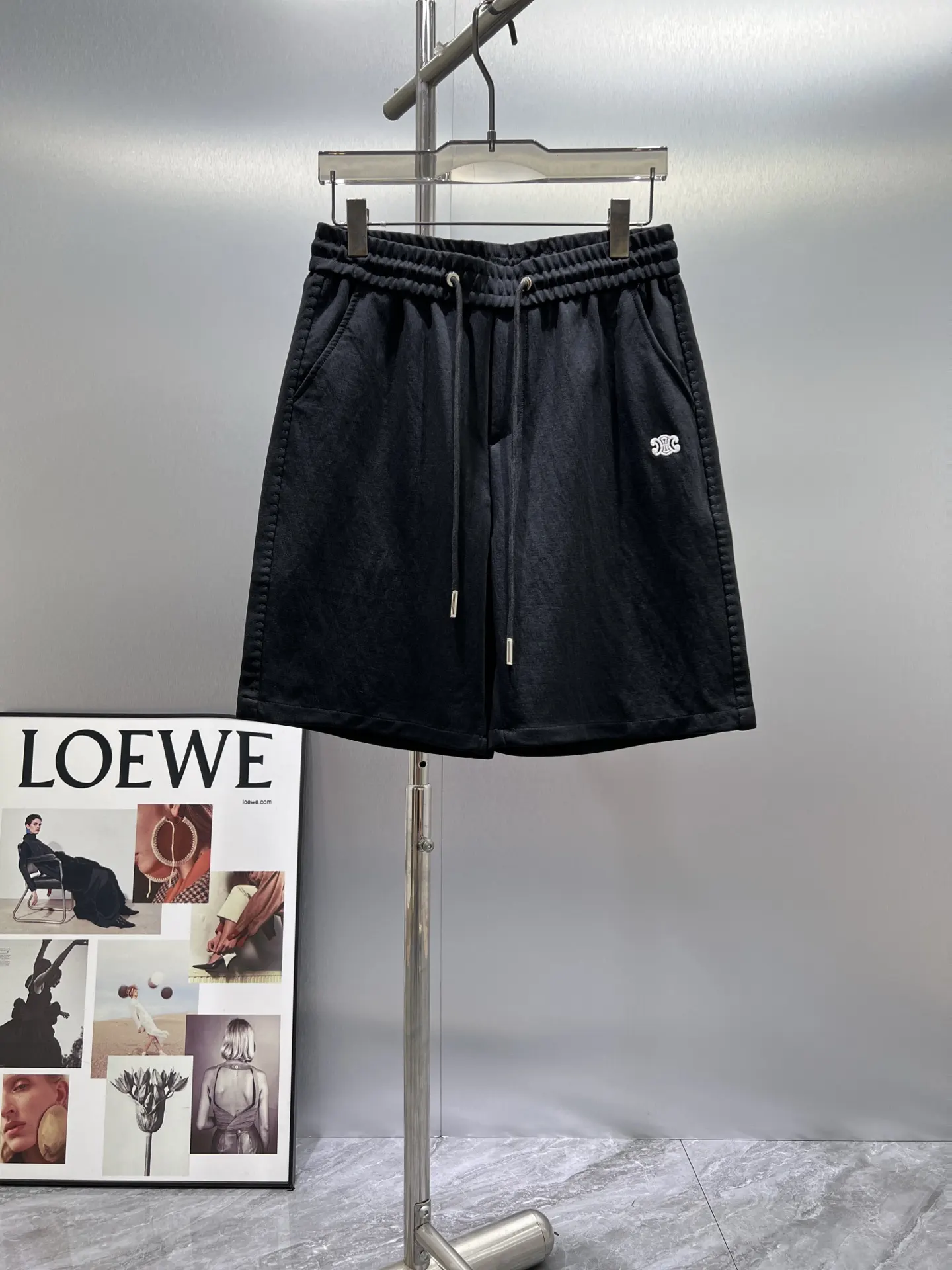 Embroidered Logo Drawstring Shorts D17011416