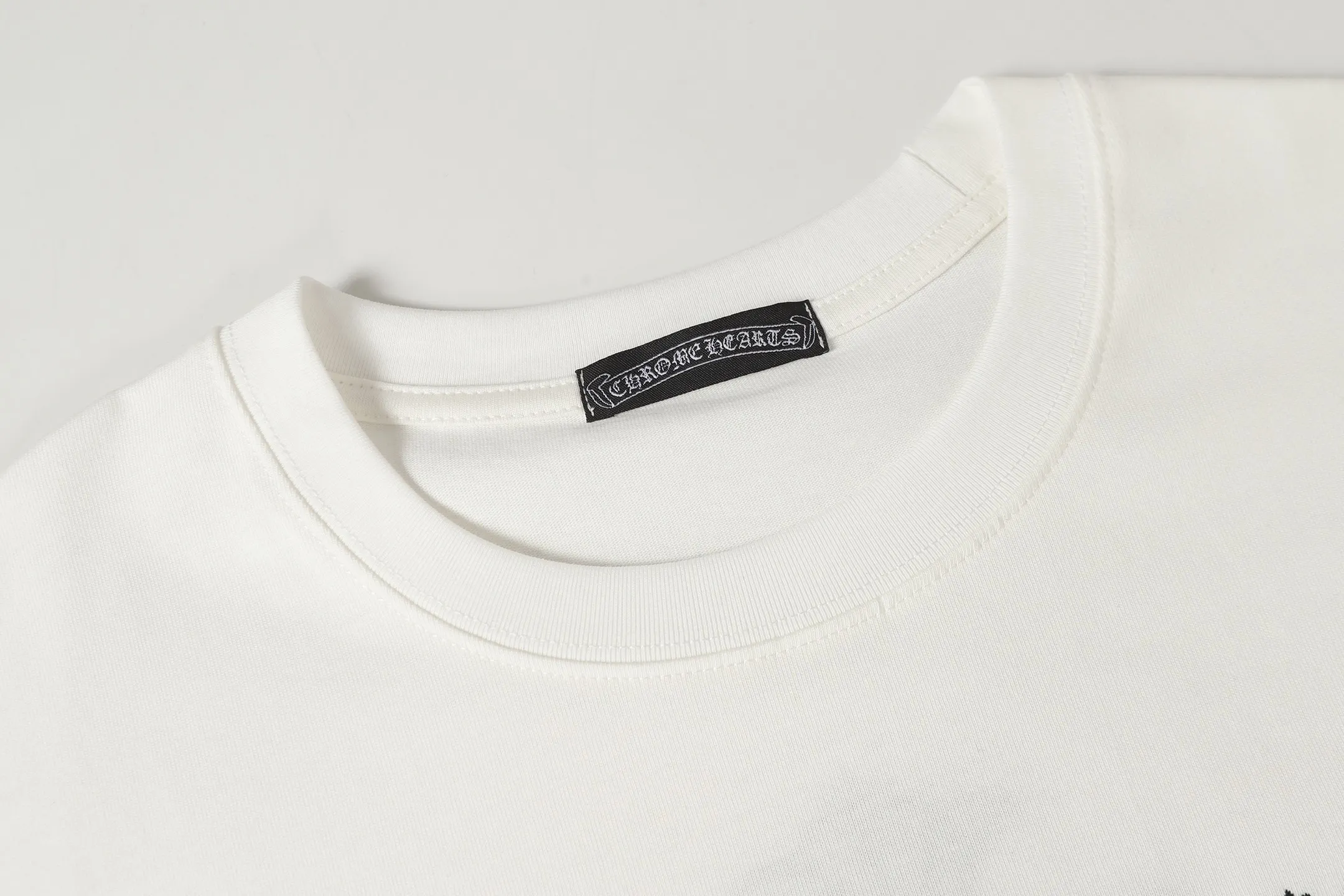 Cross Patch Embroidered Cotton T-Shirt D10513949 — view 4