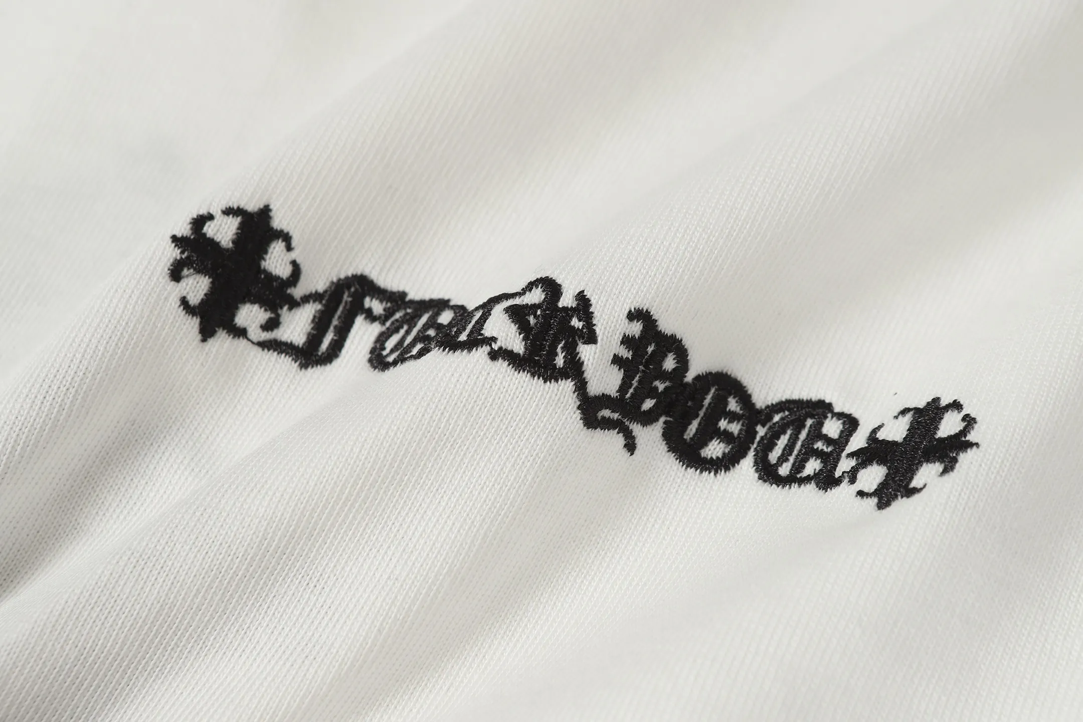 Cross Patch Embroidered Cotton T-Shirt D10513949 — view 7