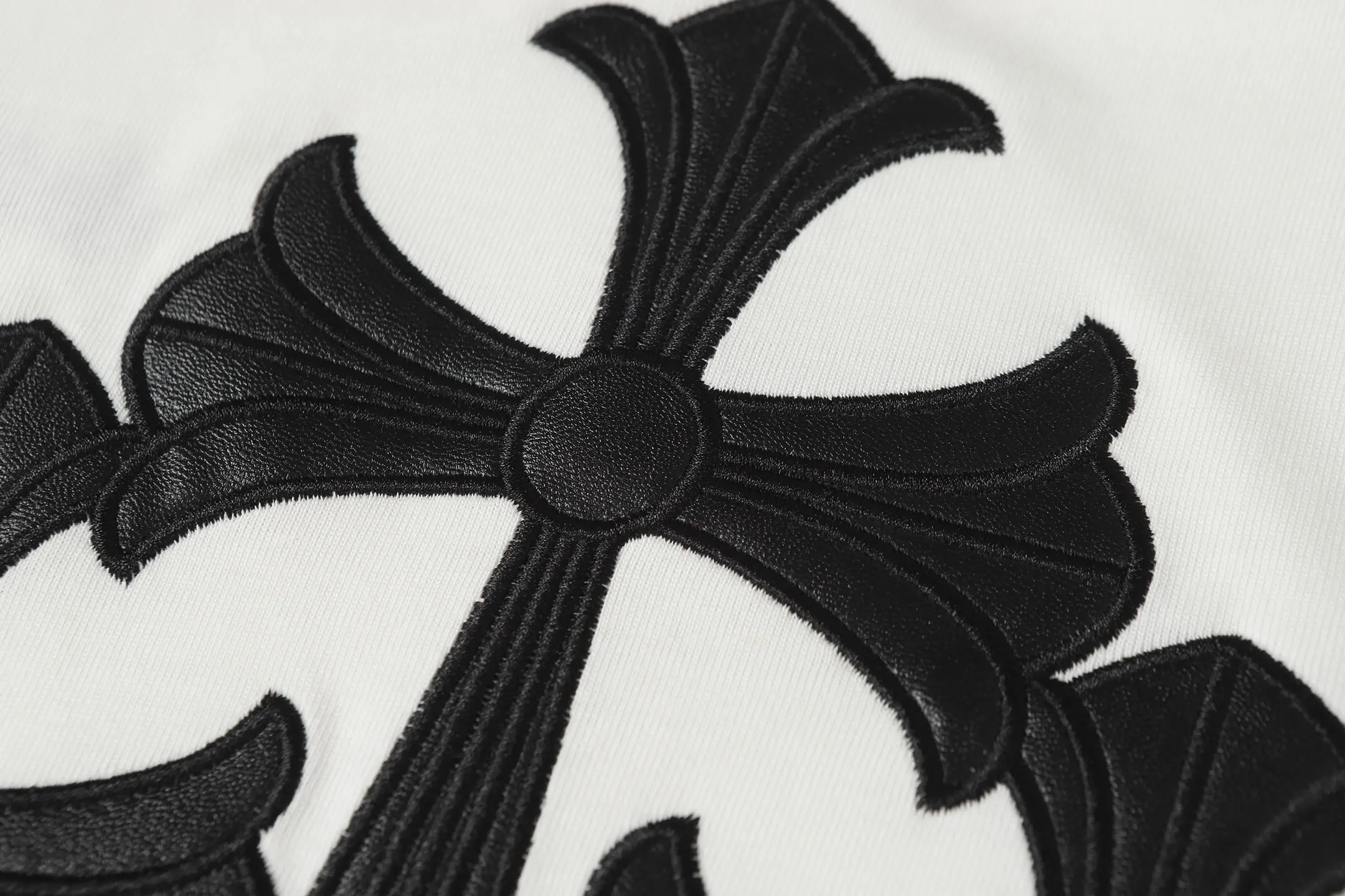 Cross Patch Embroidered Cotton T-Shirt D10513949 — view 9