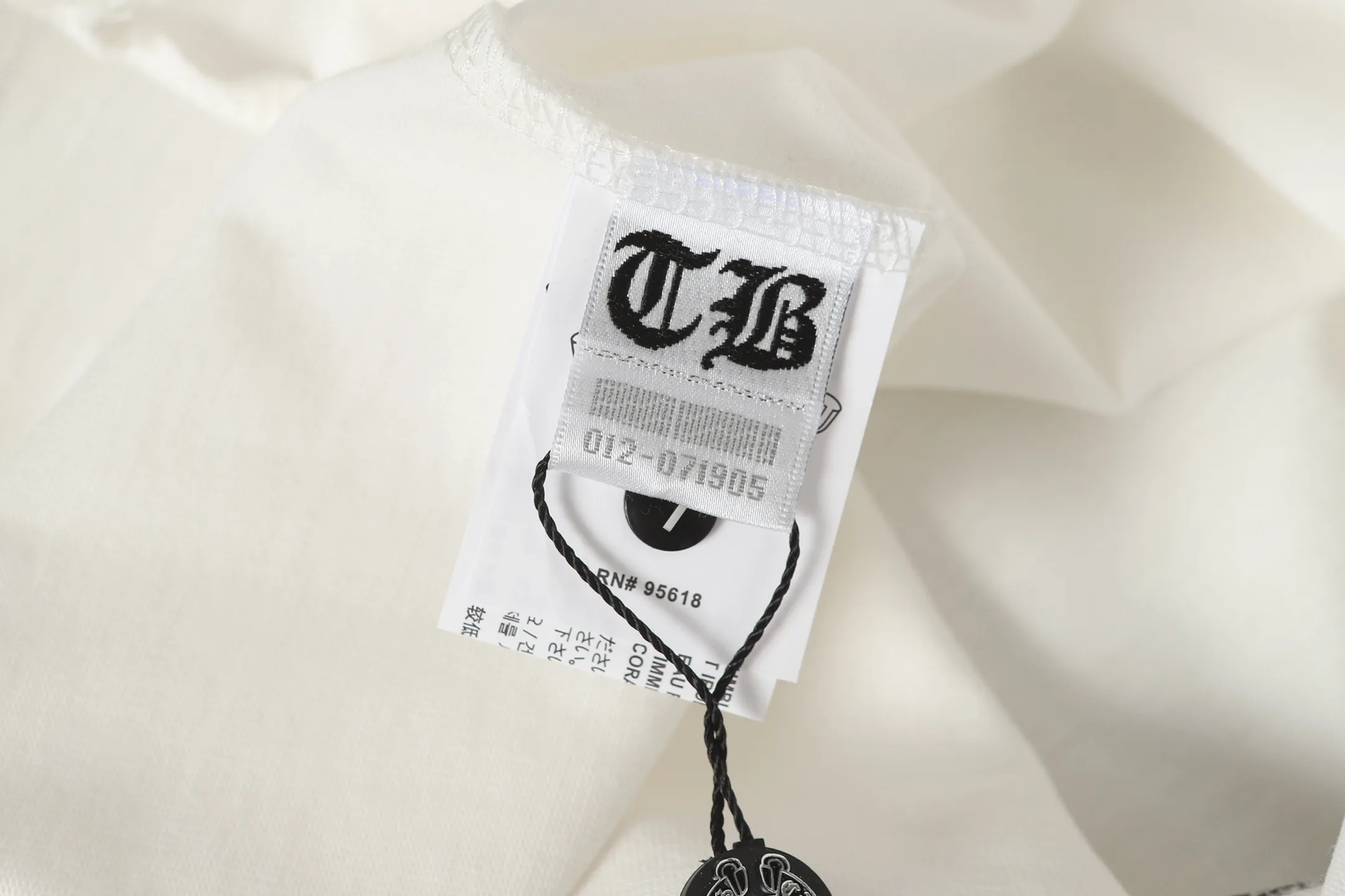 Cross Patch Embroidered Cotton T-Shirt D10513949 — view 11
