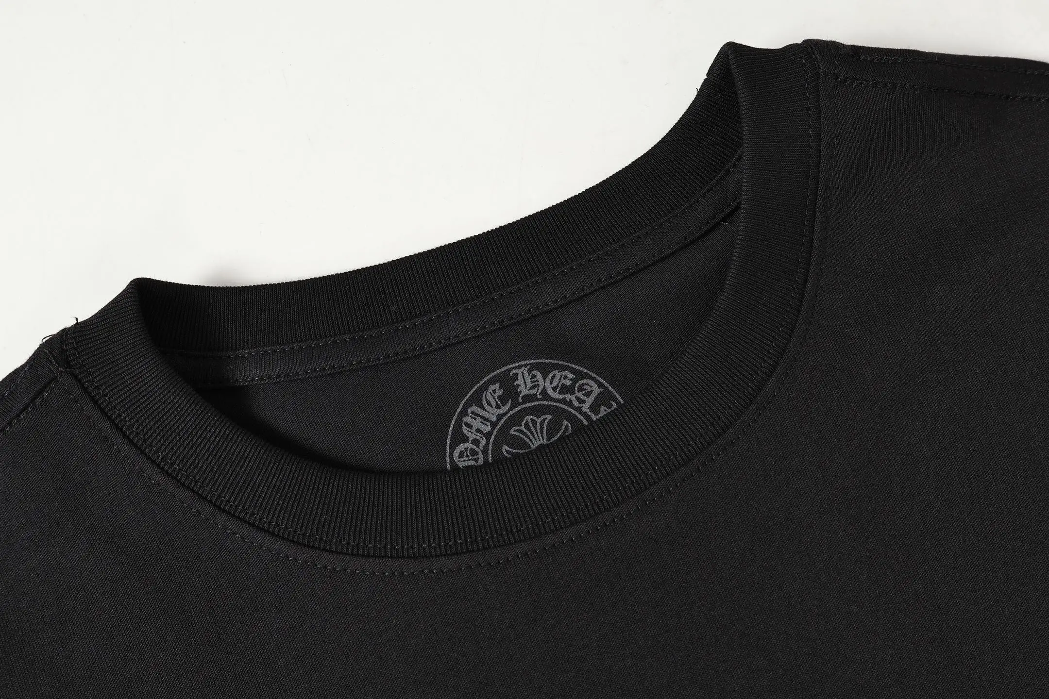 Cross Logo Graphic Pocket T-Shirt D9513964 — view 4