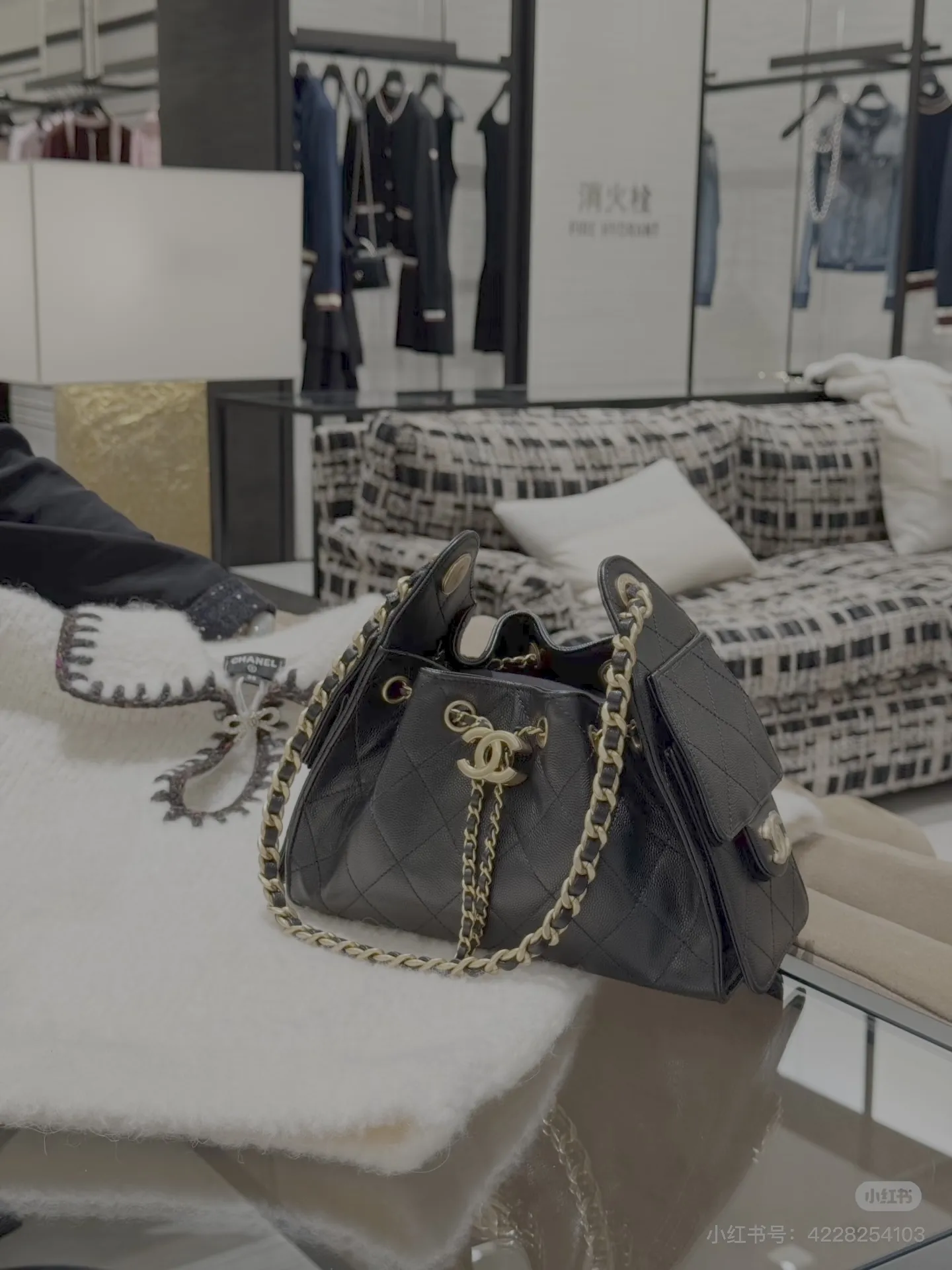 Chanel 25C Hobo Bucket Bag D41018499 — view 9