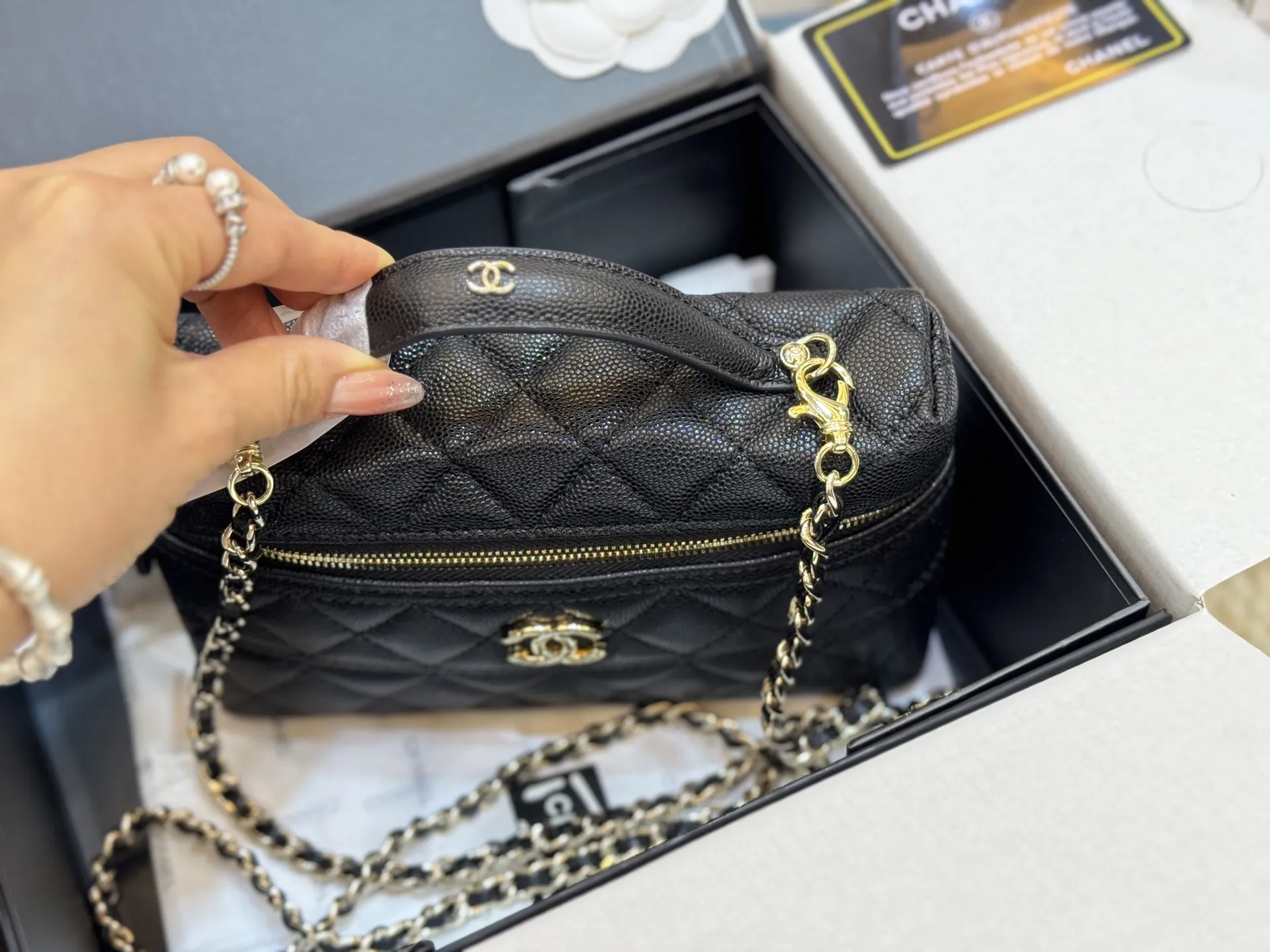 Quilted Caviar Leather Vanity Case D42018469 — view 3