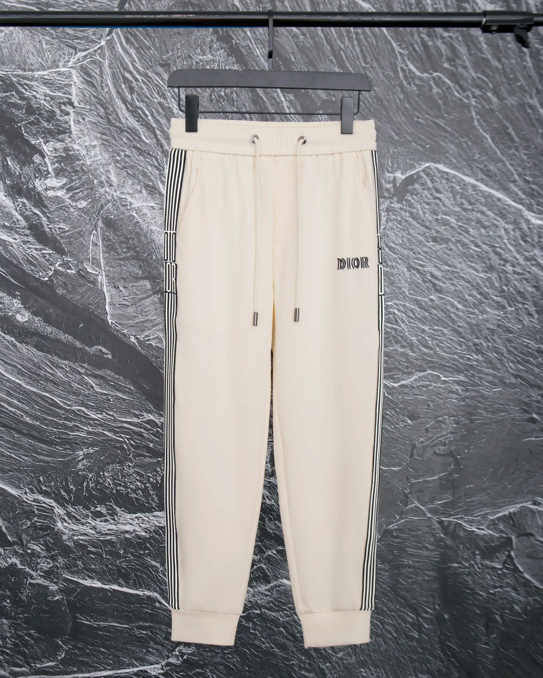 Logo-Embroidered Taped Sweatpants D19513333