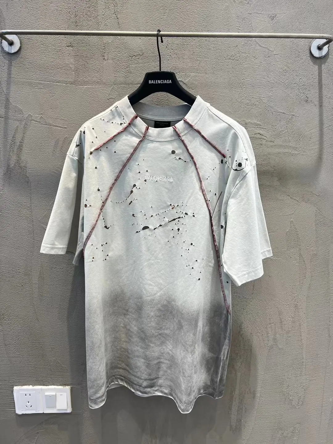 Logo Embroidery Distressed Oversized T-Shirt D18019981 — view 26