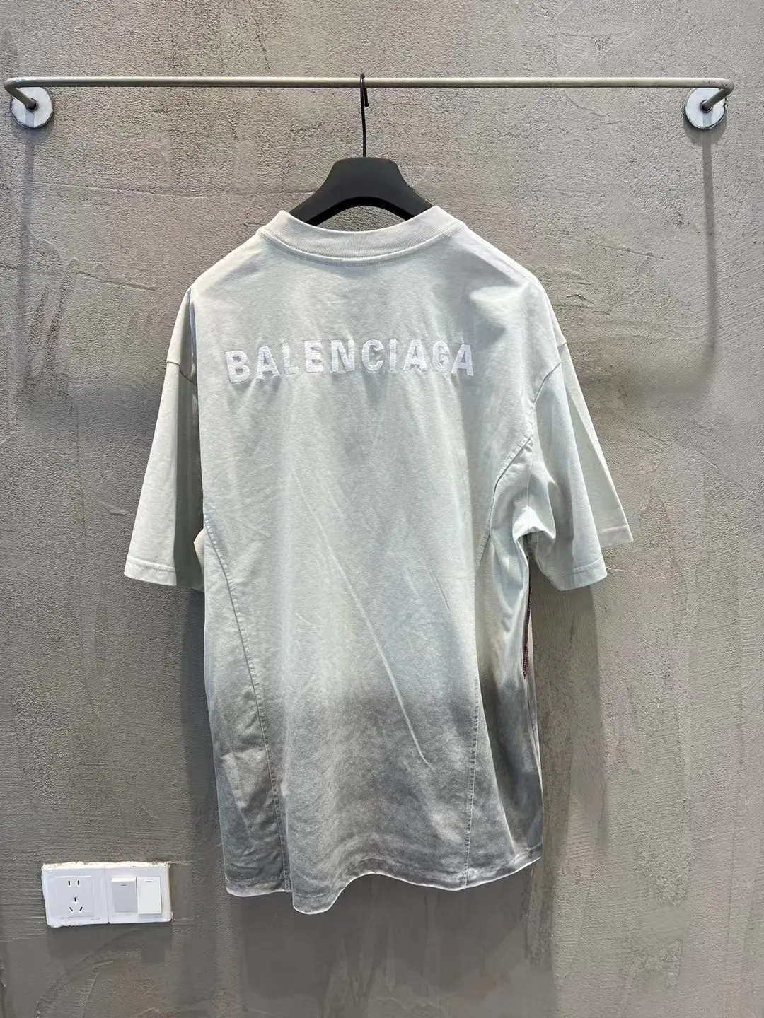 Logo Embroidery Distressed Oversized T-Shirt D18019981 — view 27