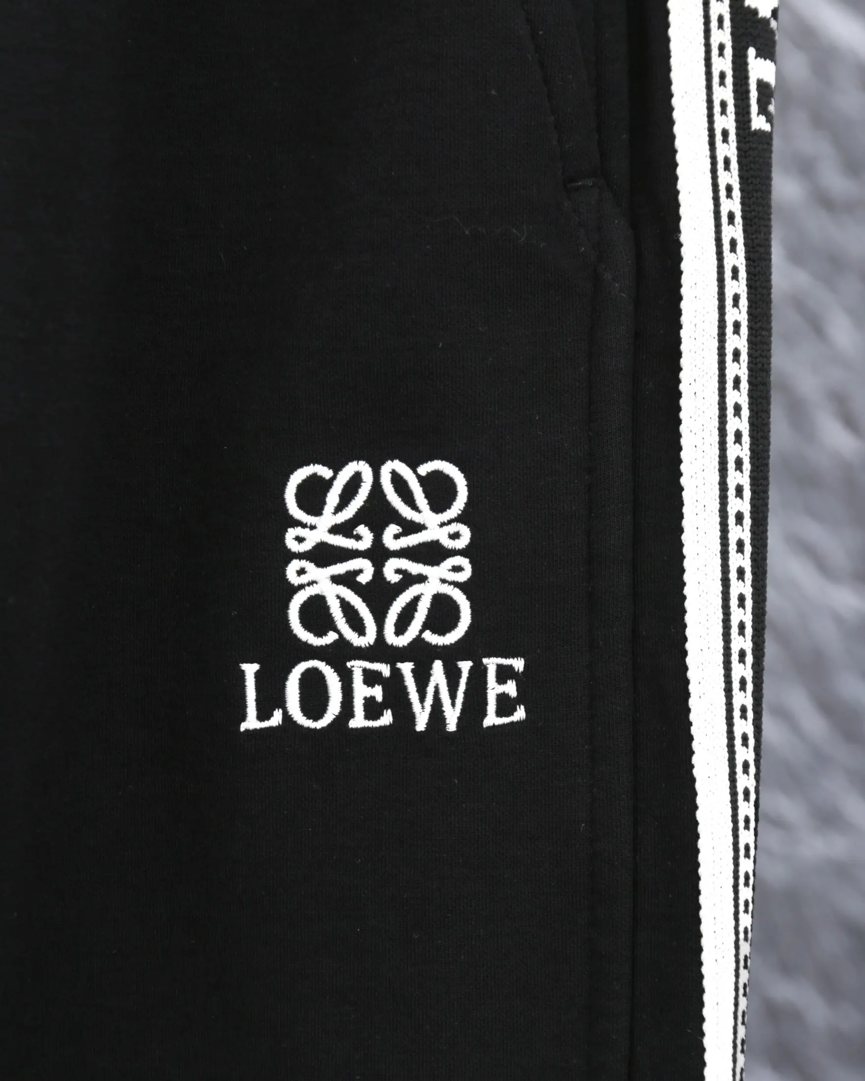 Logo-Embroidered Side-Stripe Sweatpants D20013325 — view 4