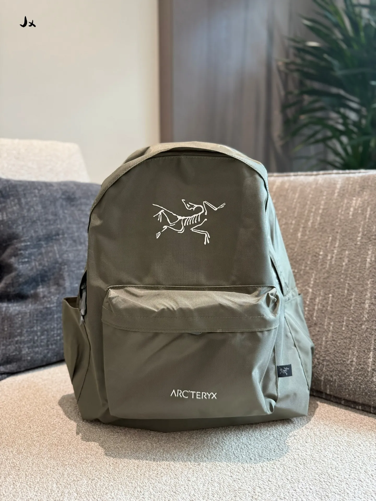 Arcteryx Lightweight Hiking Backpack D26517867 — view 2