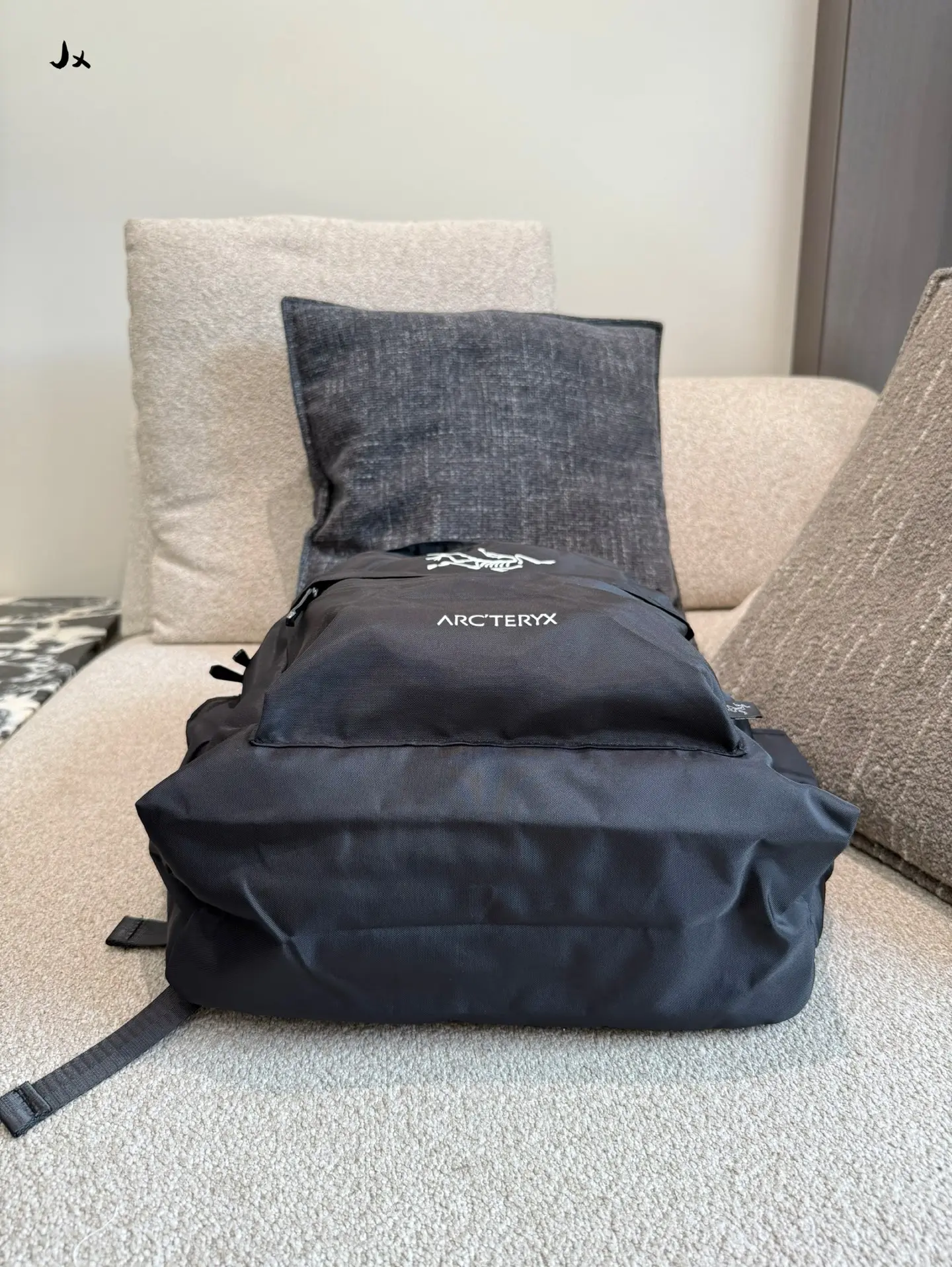 Arcteryx Lightweight Hiking Backpack D26517867 — view 6