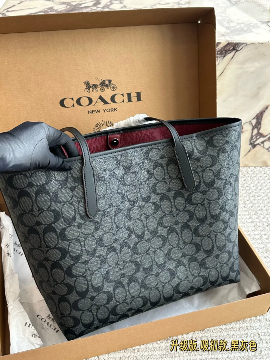 City Tote in Signature Coated Canvas D26518141 — view 4