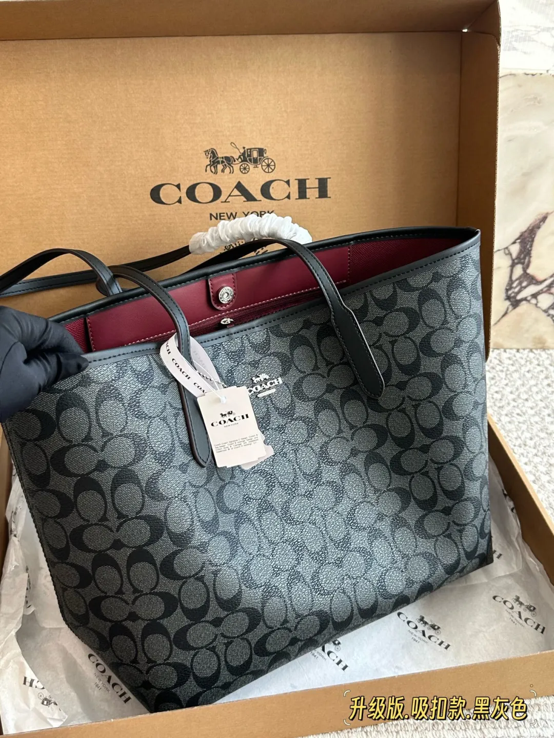 City Tote in Signature Coated Canvas D26518141 — view 6