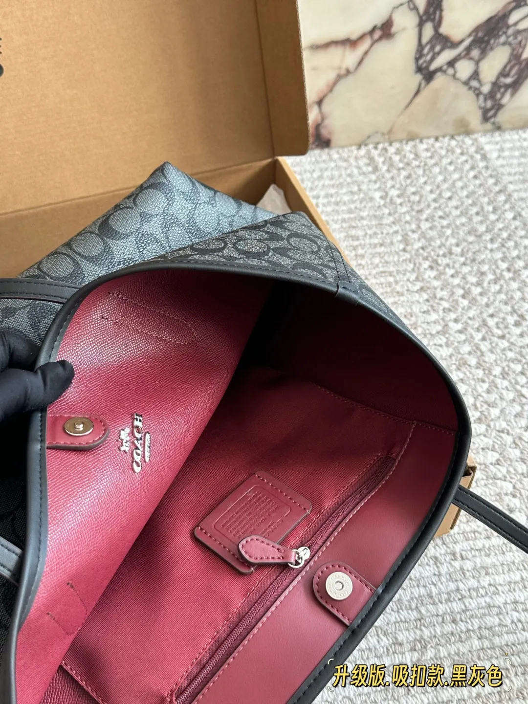 City Tote in Signature Coated Canvas D26518141 — view 9