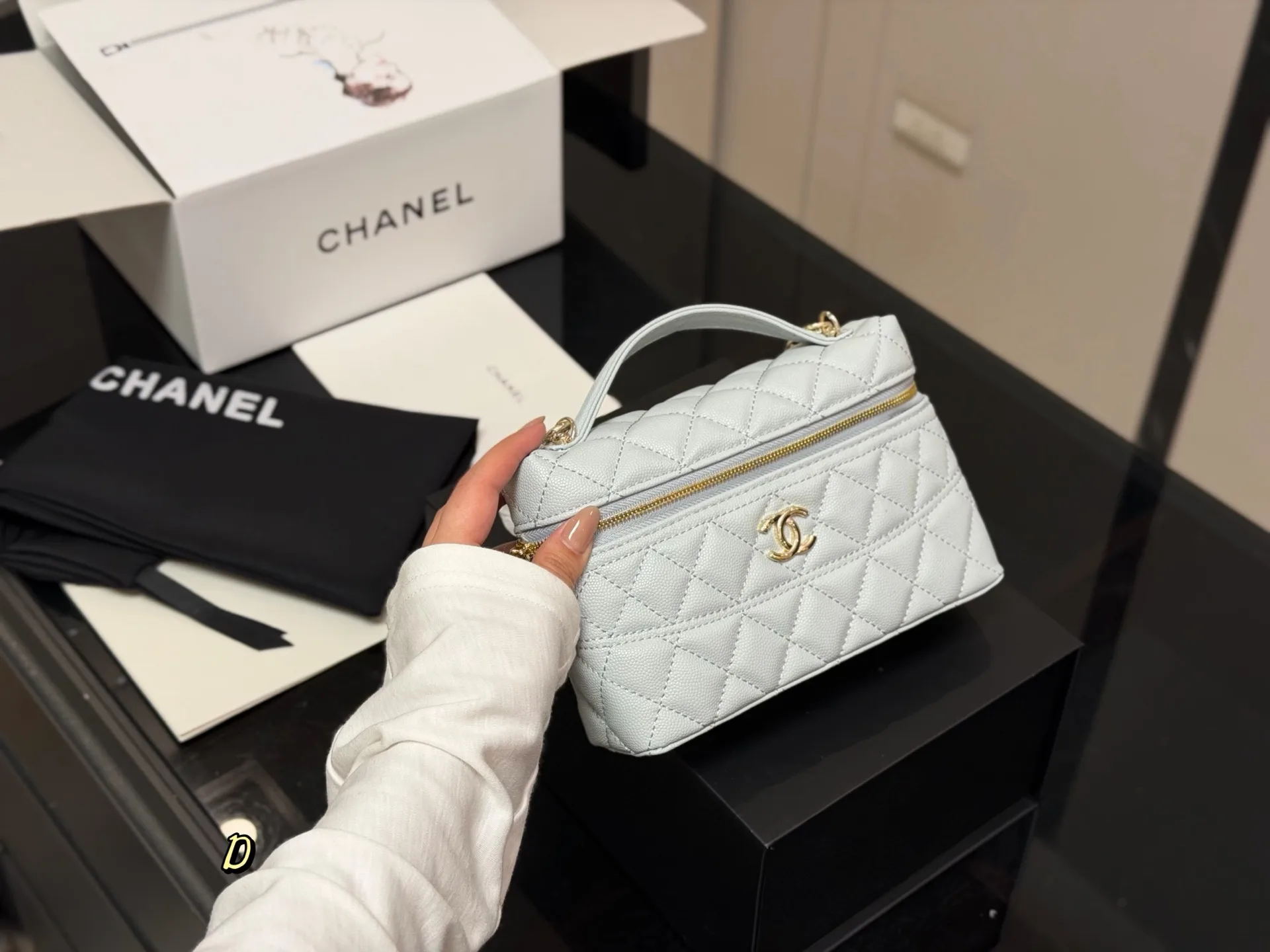 Quilted Top-Handle Vanity Bag D27017948