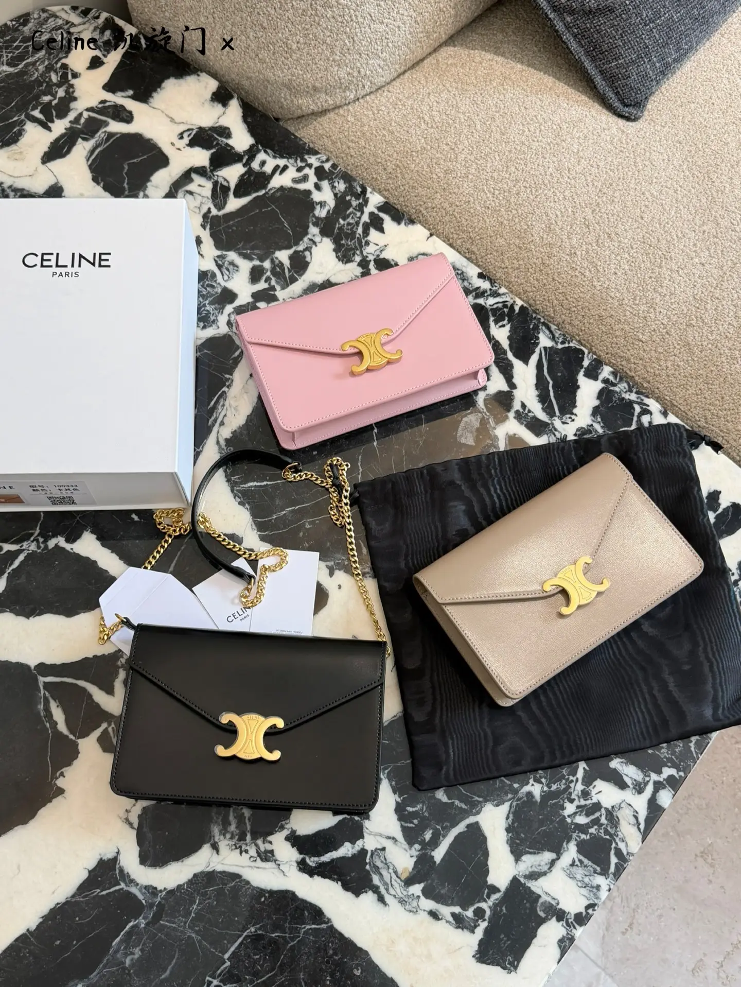Triomphe Envelope Chain Bag D28017823