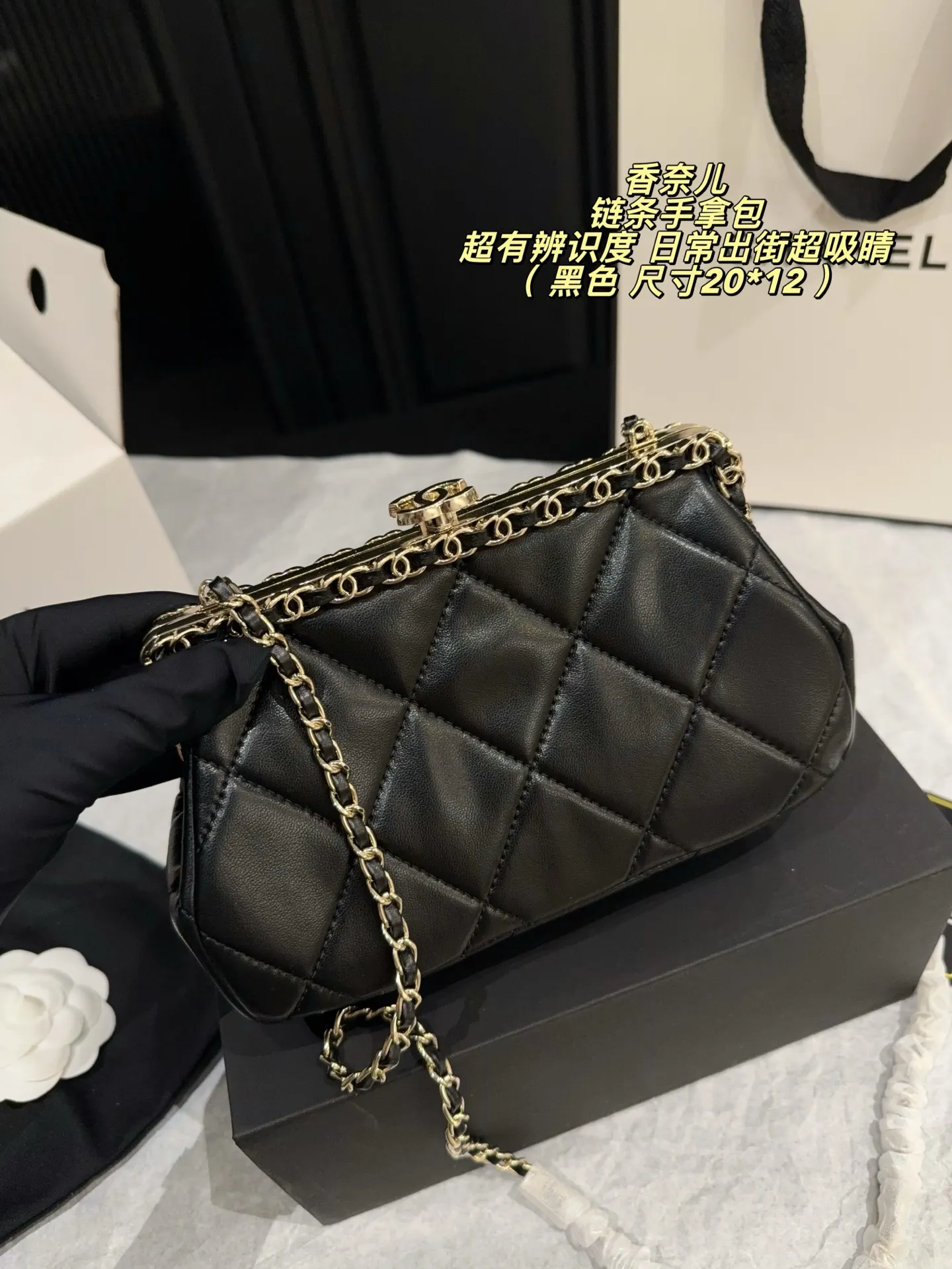 19 Series Quilted Leather Chain Clutch D28518143 — view 3