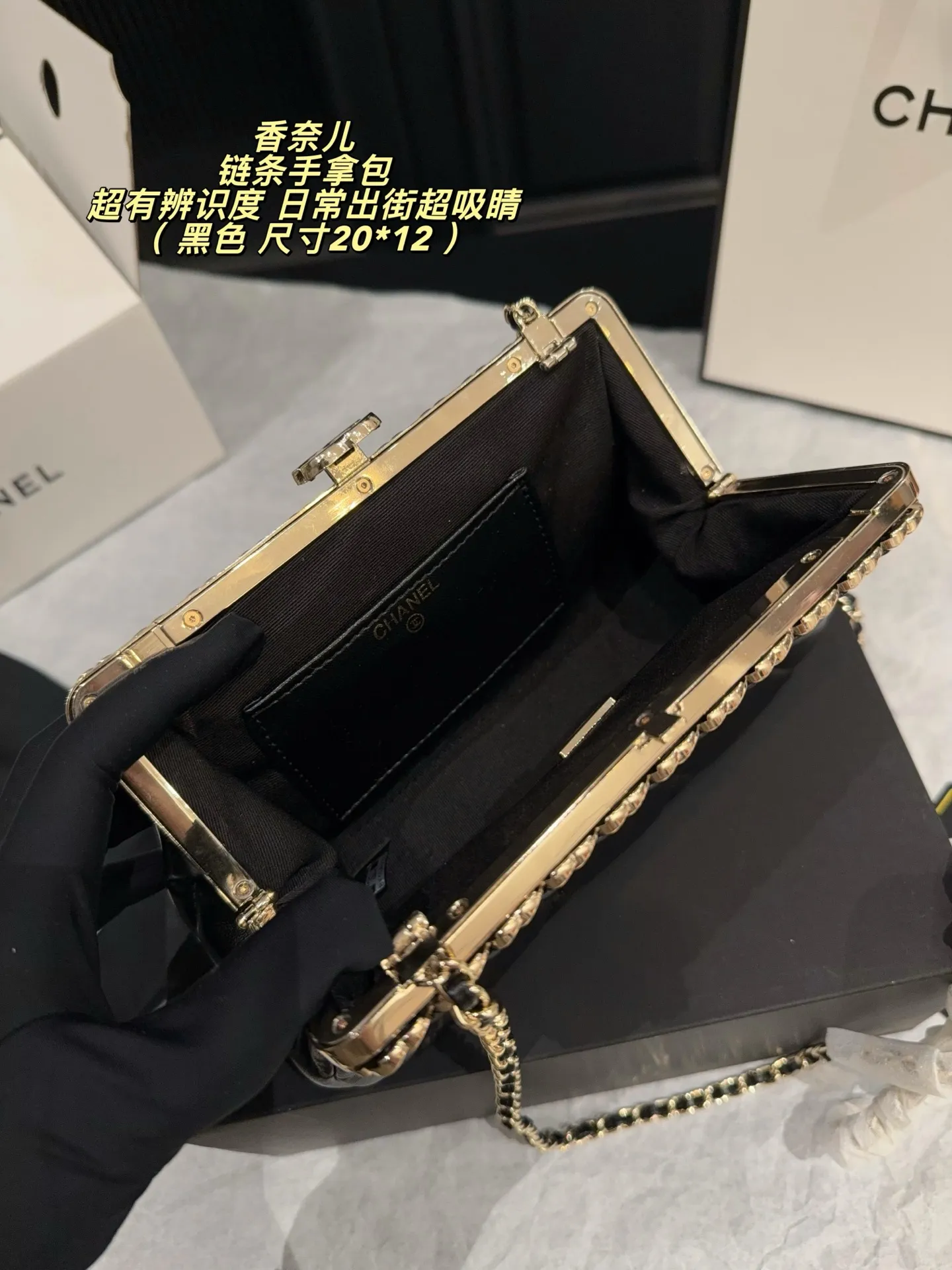 19 Series Quilted Leather Chain Clutch D28518143 — view 9