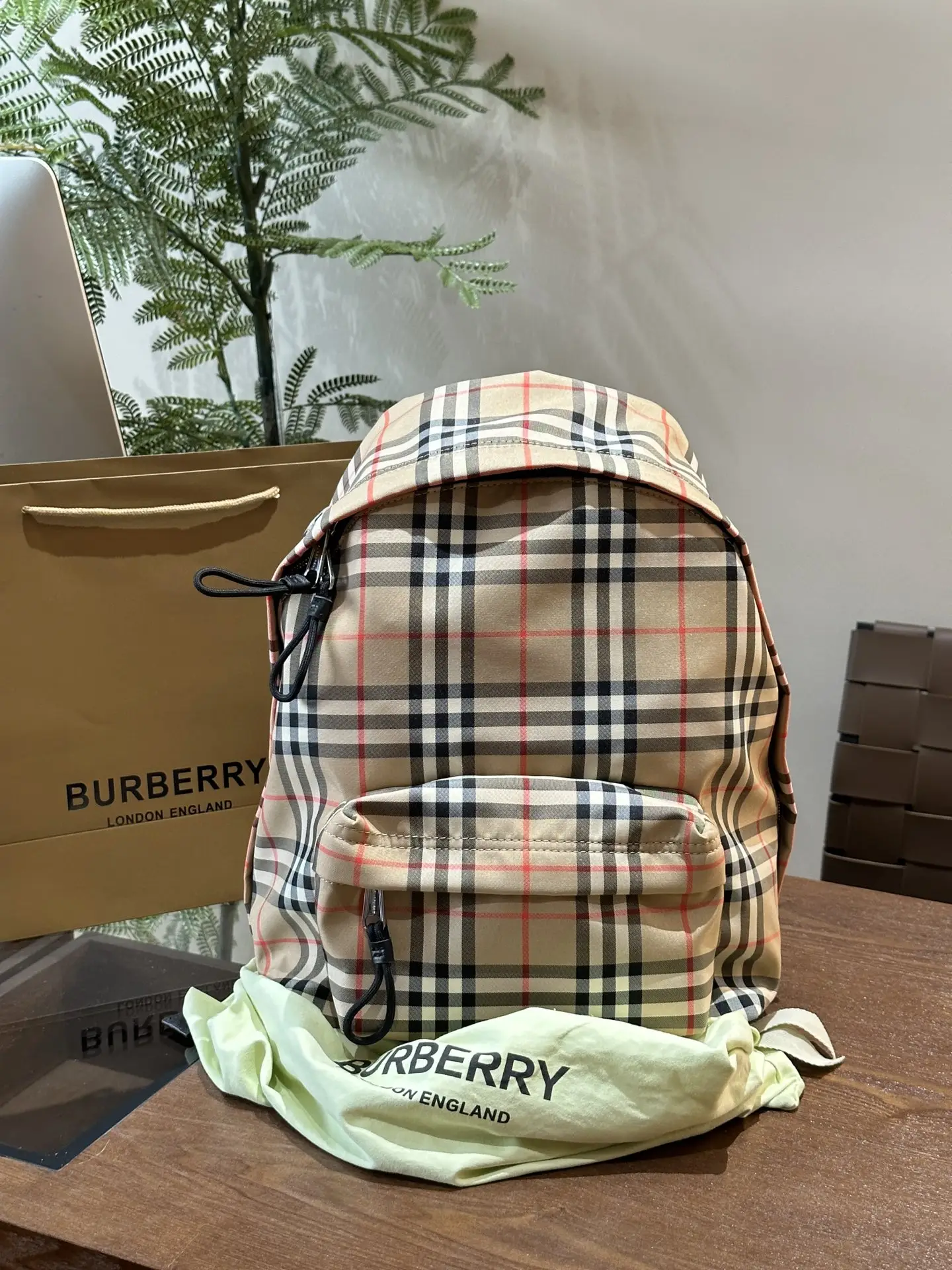 Vintage Check Nylon Backpack D28518188 — view 2