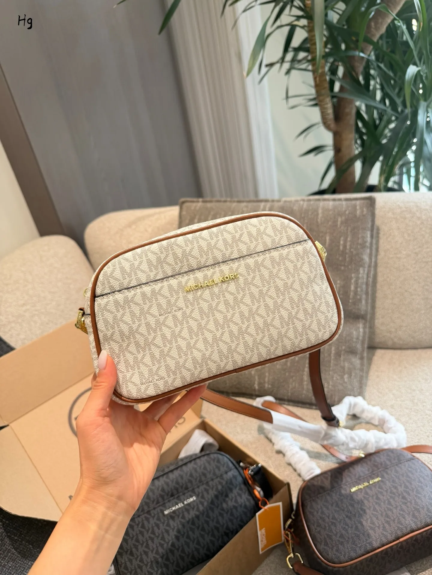 Michael Kors Monogram Camera Bag D28517818 — view 3