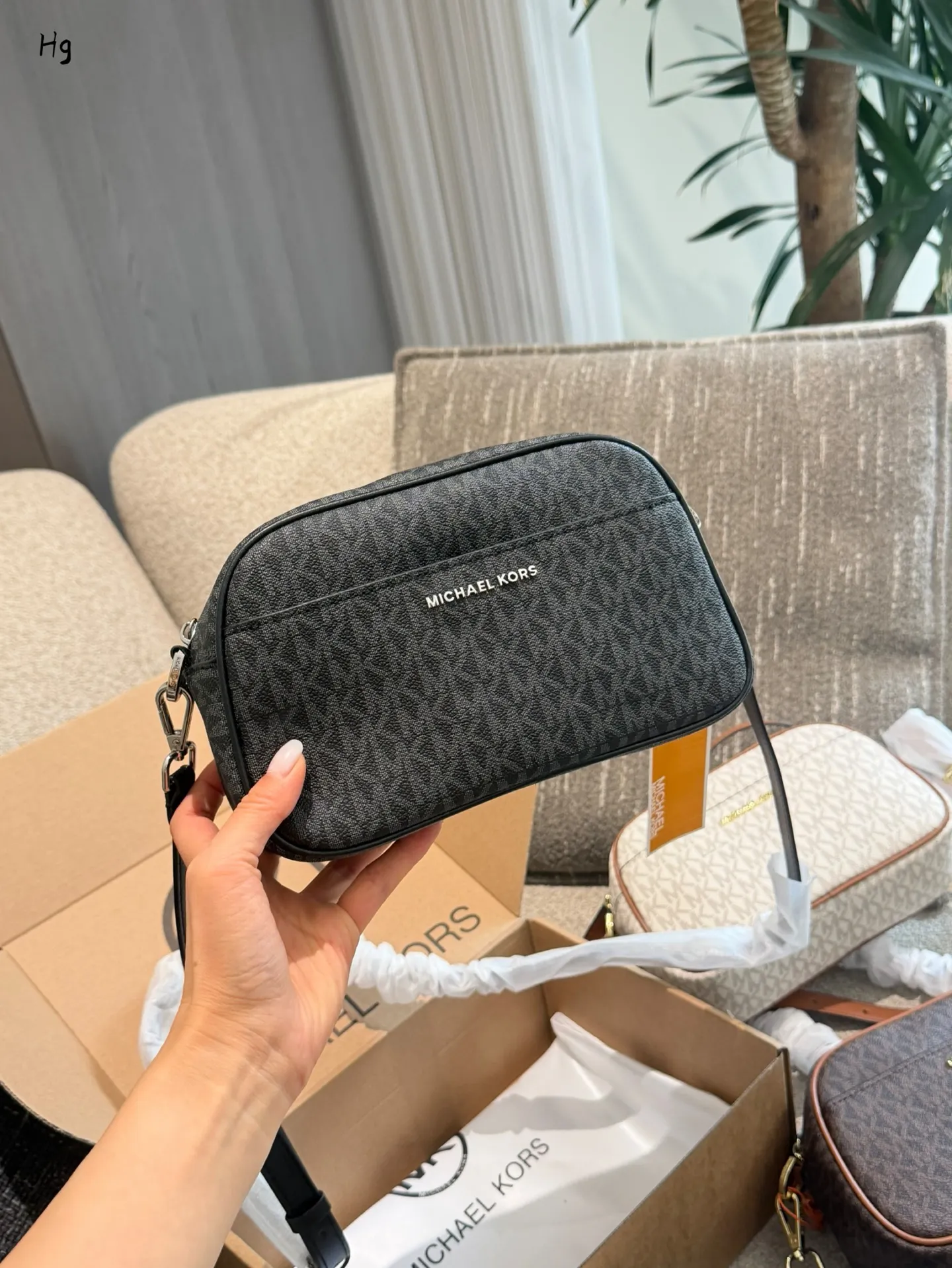 Michael Kors Monogram Camera Bag D28517818 — view 7