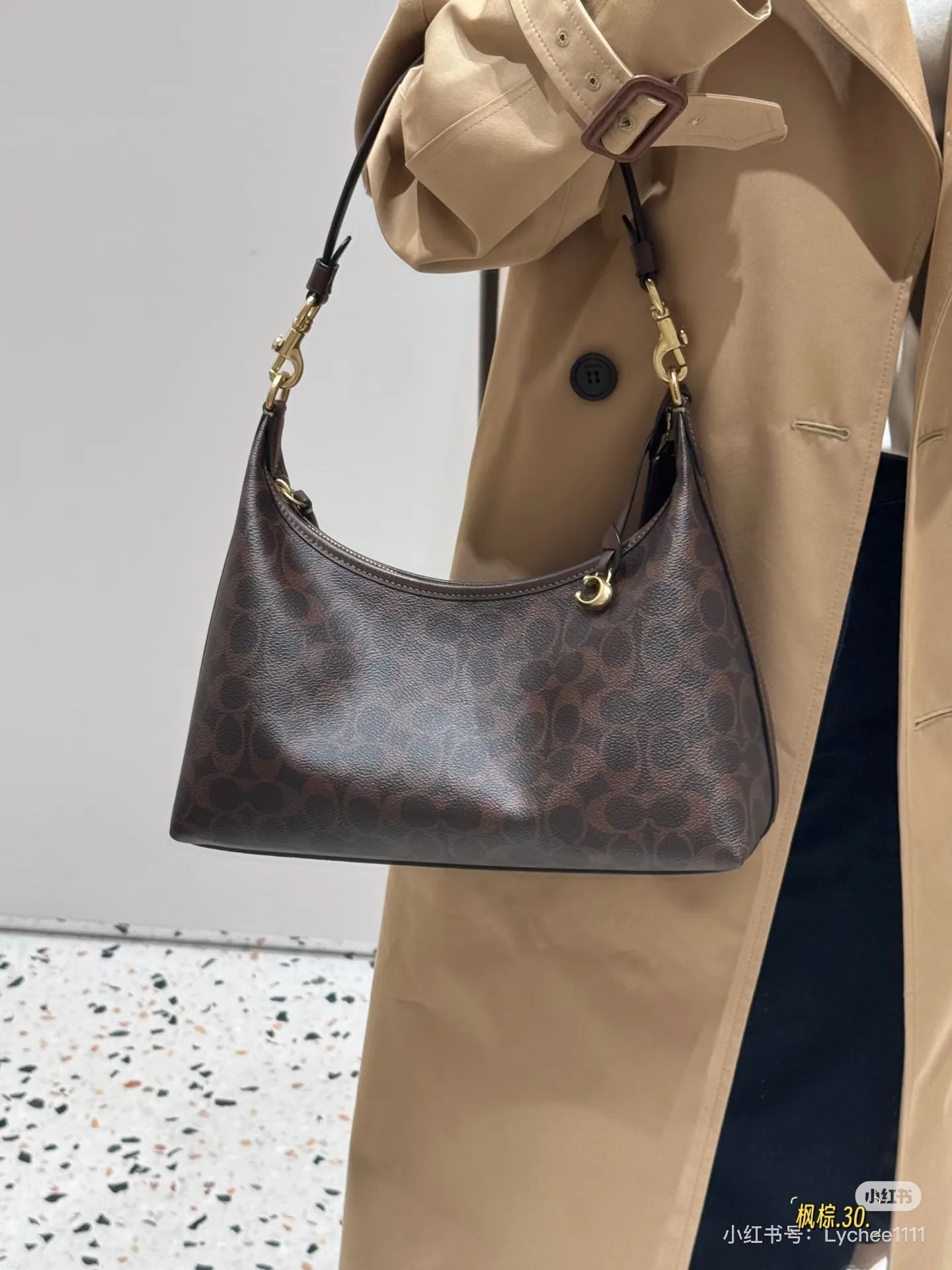 Signature Monogram Shoulder Bag D33518381