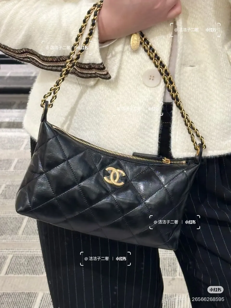 Quilted Hobo Chain Bag D30018299 — view 3